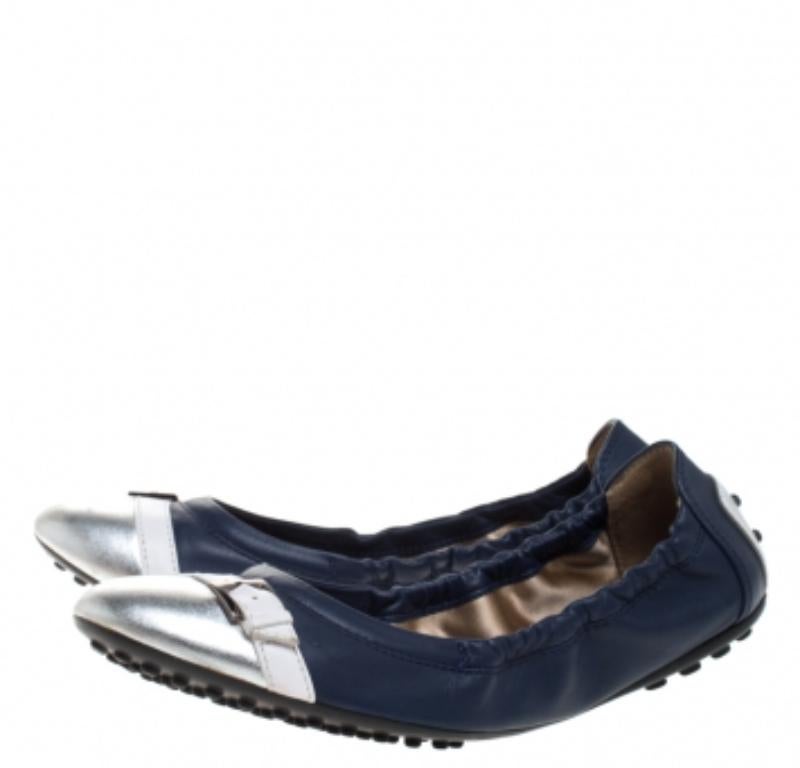 Tod's Chaussures de ballet à bout ouvert en cuir bleu/argenté, taille 36,5 en vente 2