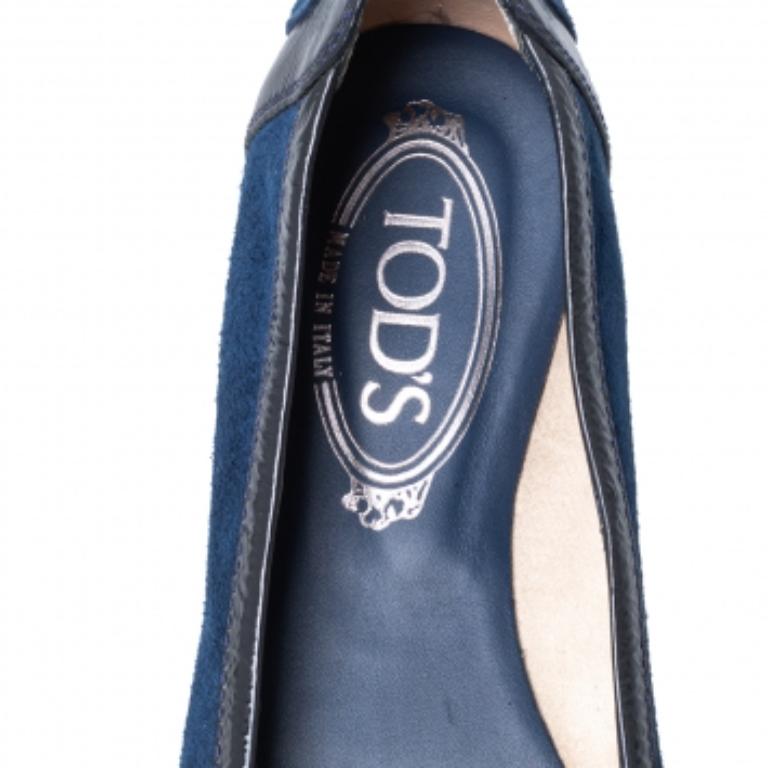 Ces ballerines Tod's sont d'un luxe sans effort. Confectionnées en cuir et en daim, elles arborent deux teintes différentes, des détails métalliques sur l'empeigne et un style chouchou pour un bon maintien. La paire est complétée par des semelles