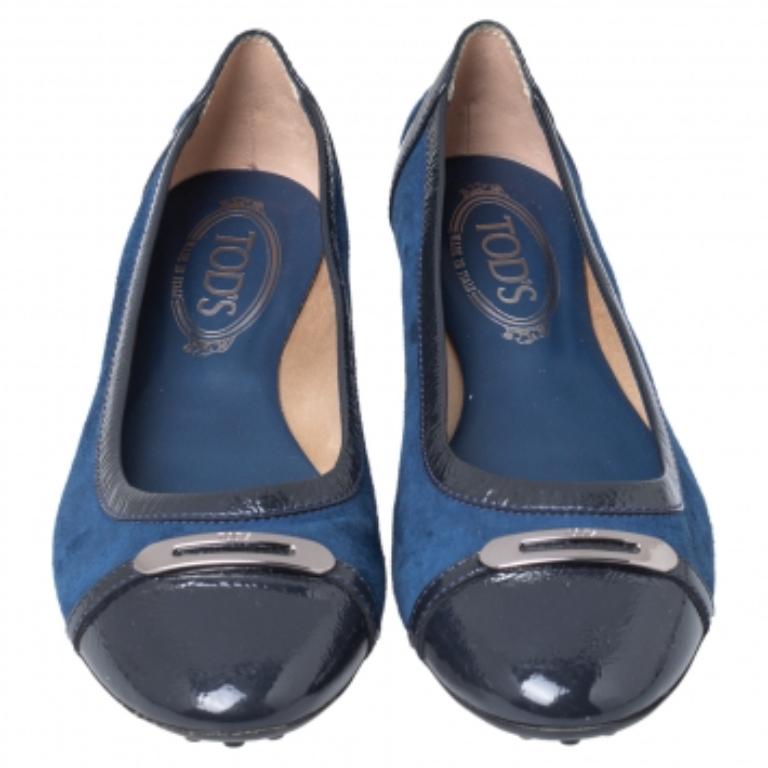  Tod's - Ballerines à bout ouvert embellies en daim bleu et cuir verni, taille 38 Pour femmes 