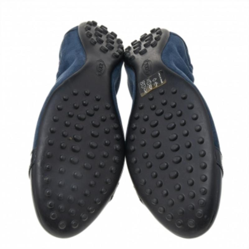 Tod's Blu Suede and Patent Leather Trim Toe Cap Scrunch Ballet Flats Taglia 36.5 in vendita 1
