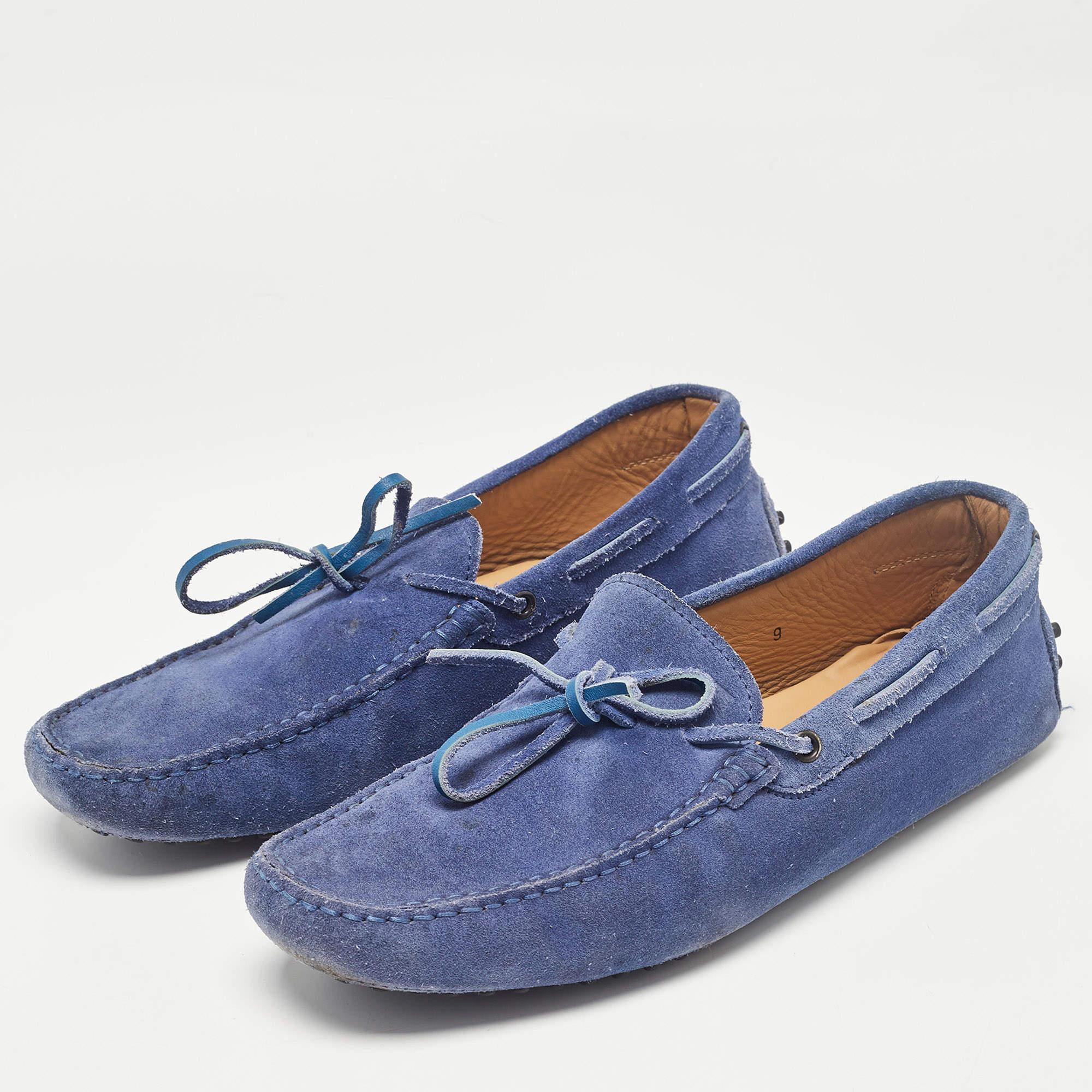 To perfectly complement your attires we bring you this pair of loafers that speak nothing but style. The shoes have been crafted with skill and are designed to be easy to slip on. They are just the right choice to complement your fashionable side.