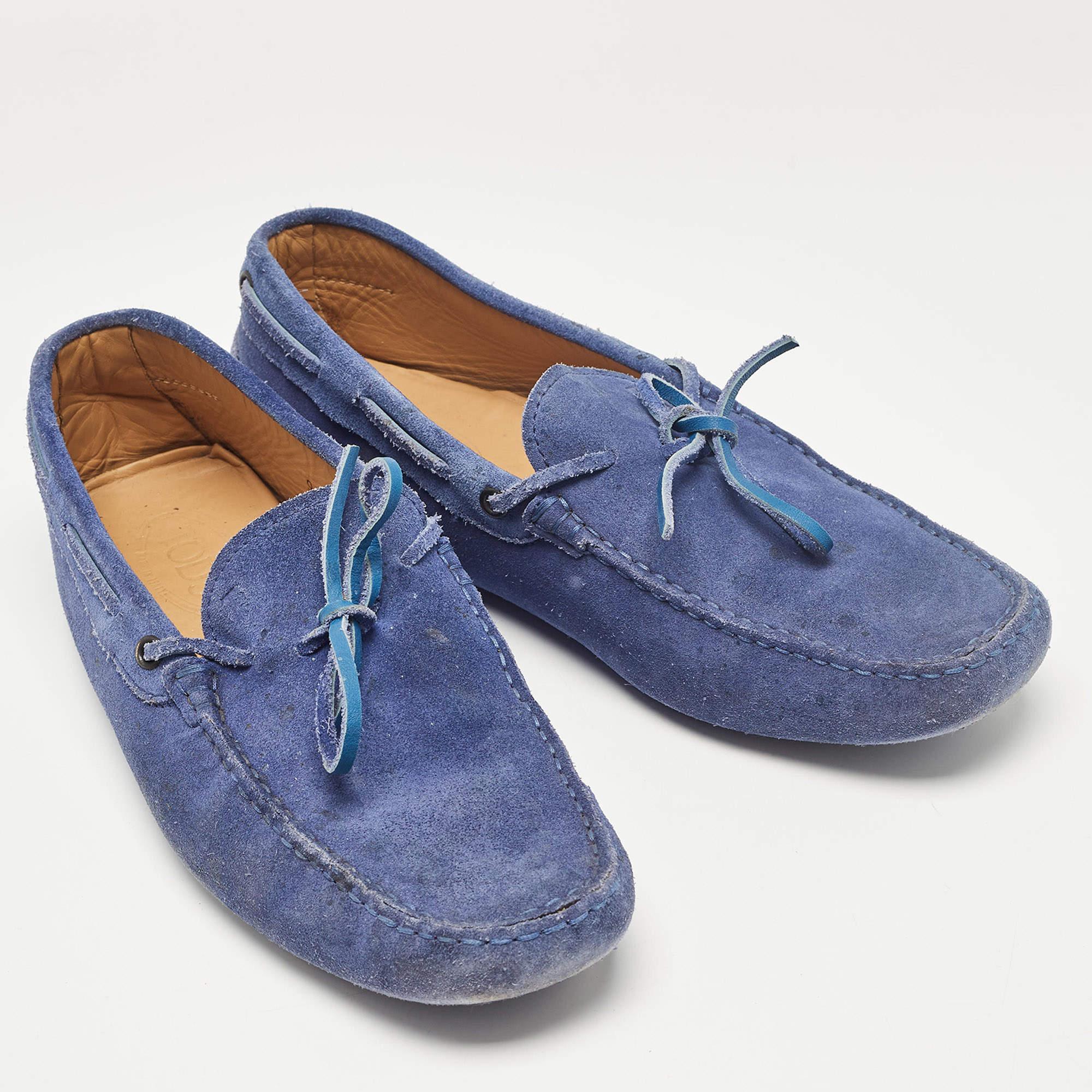 Tod's Blue Suede Bow Loafers Size 43 In Good Condition For Sale In Dubai, Al Qouz 2