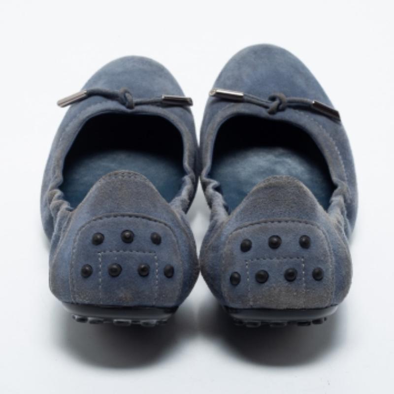 Un paio di ballerine chic per elevare il tuo stile! Queste ballerine firmate sono cucite con cura per calzare comodamente. Sarà sicuramente un acquisto straordinario.