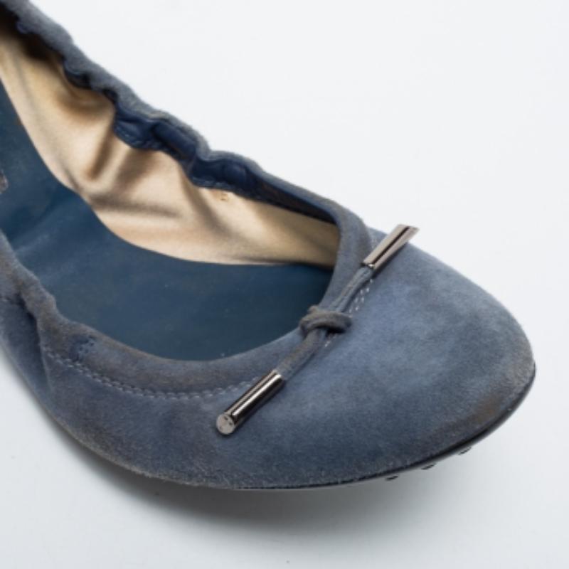 Nero Ballerine Tod's con fiocco in pelle scamosciata blu taglia 39 in vendita