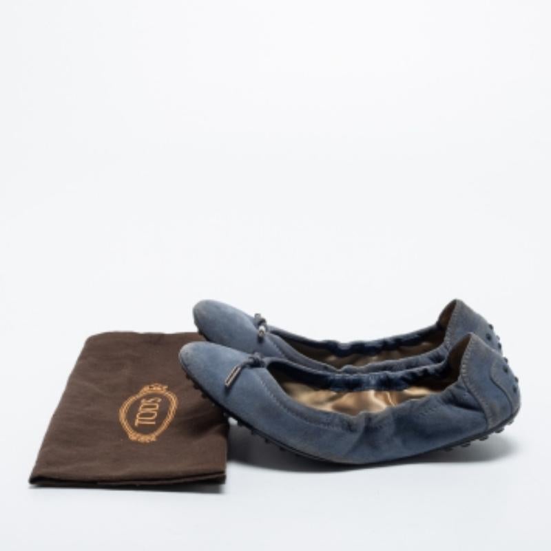 Ballerine Tod's con fiocco in pelle scamosciata blu taglia 39 in vendita 2