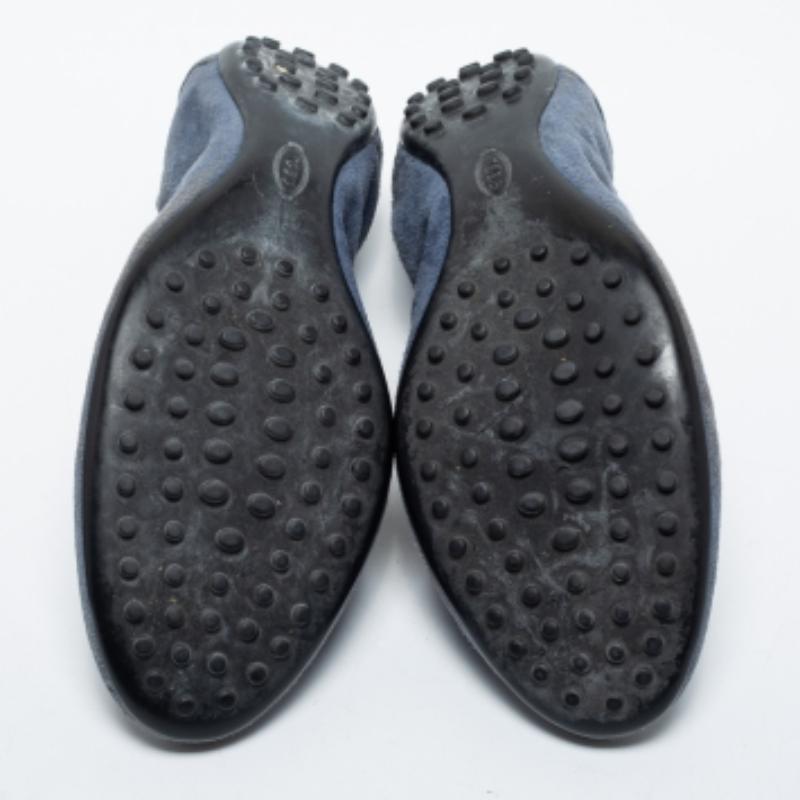 Ballerine Tod's con fiocco in pelle scamosciata blu taglia 39 in vendita 3