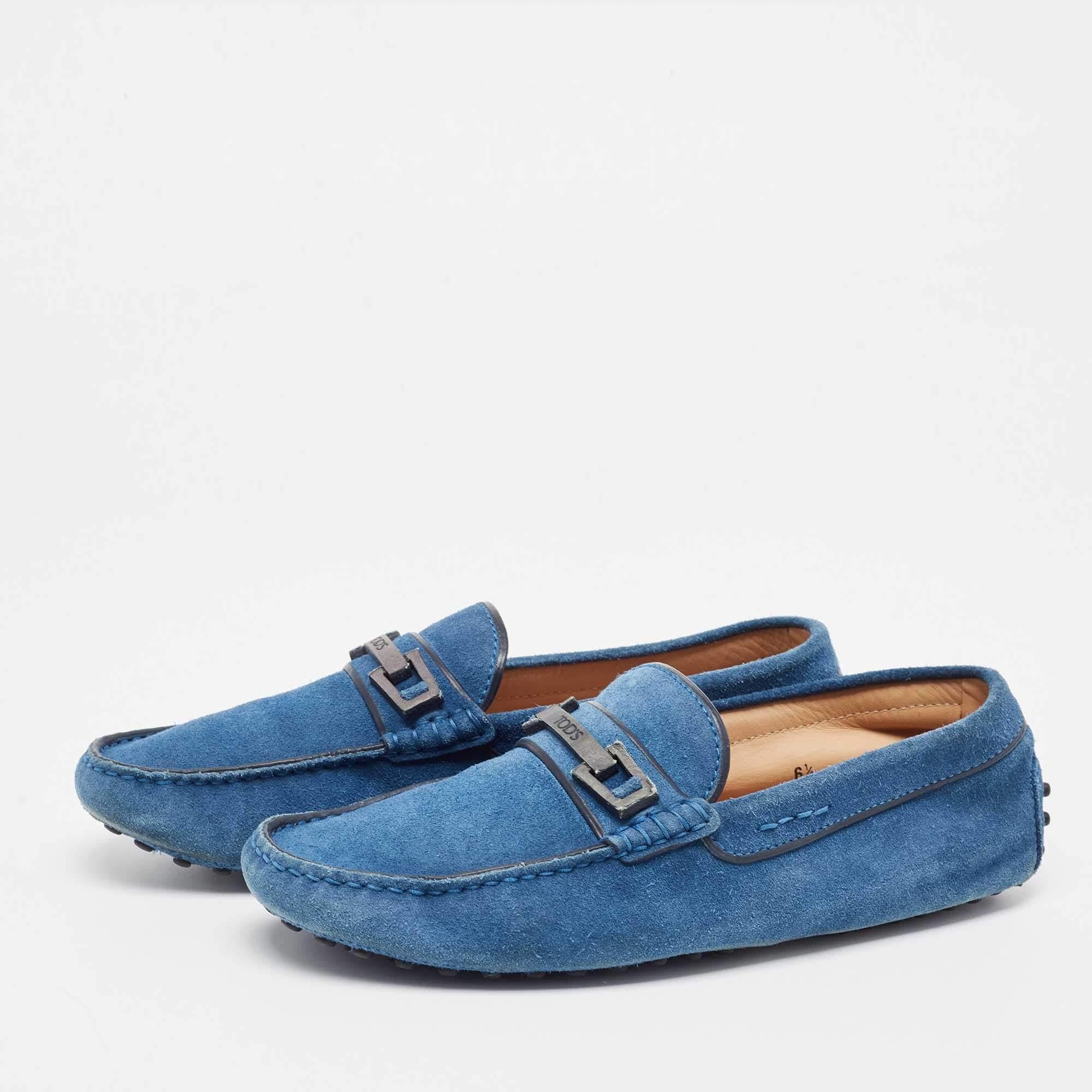 To perfectly complement your attires, we bring you this pair of loafers that speak nothing but style. The shoes have been crafted with skill and are designed to be easy to slip on. They are just the right choice to complement your fashionable side.