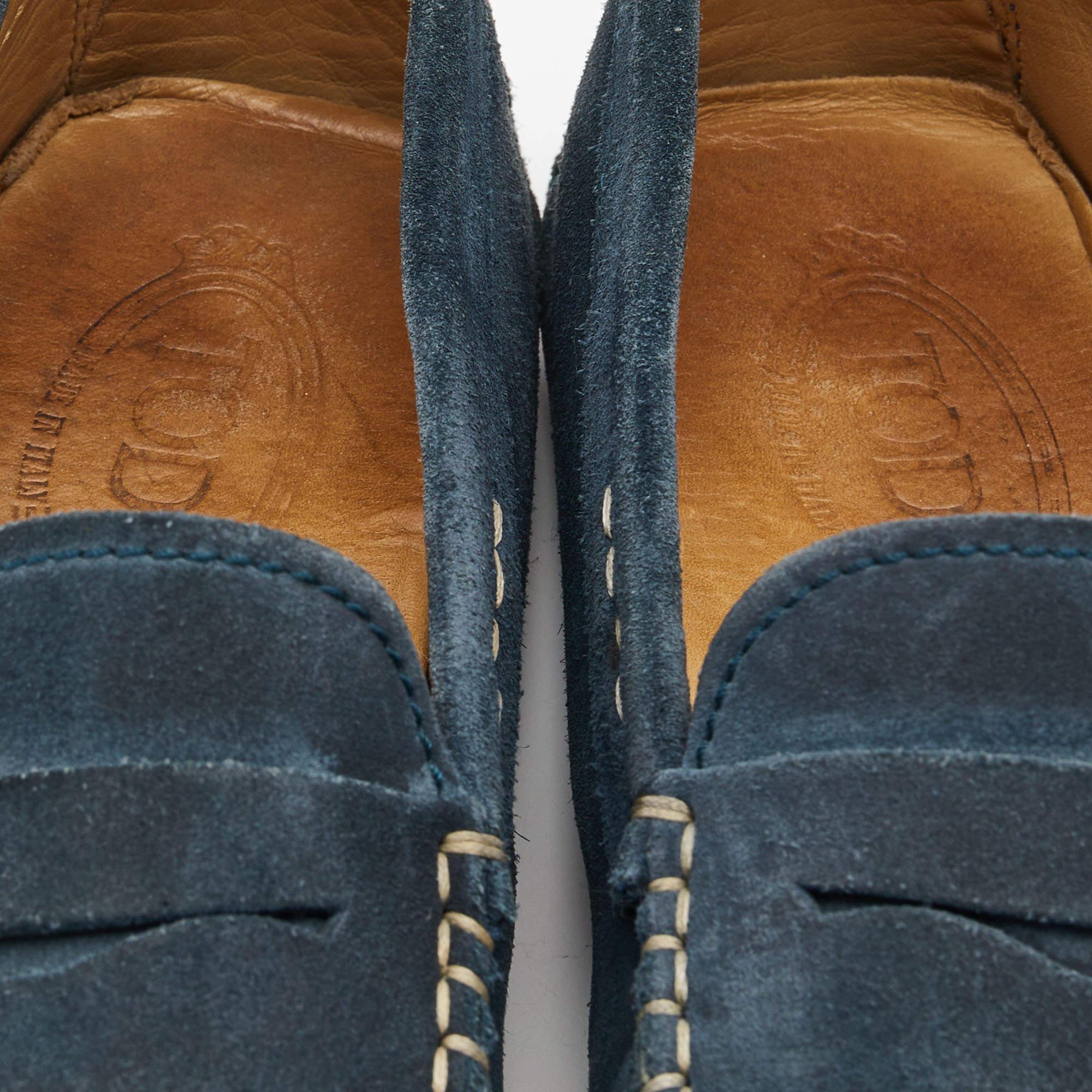 Tod's Blue Suede Gommino Driving Loafers Size 42 In Fair Condition For Sale In Dubai, Al Qouz 2