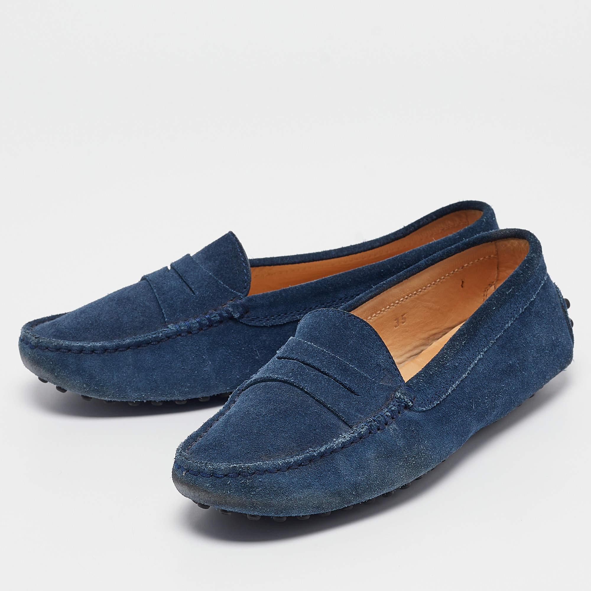 Laissez-vous séduire par le confort et le style classique avec ces mocassins bleus de Tod's. Fabriquées avec talent, ces chaussures de haute qualité ont une construction parfaite pour vous accompagner tout au long de la journée.