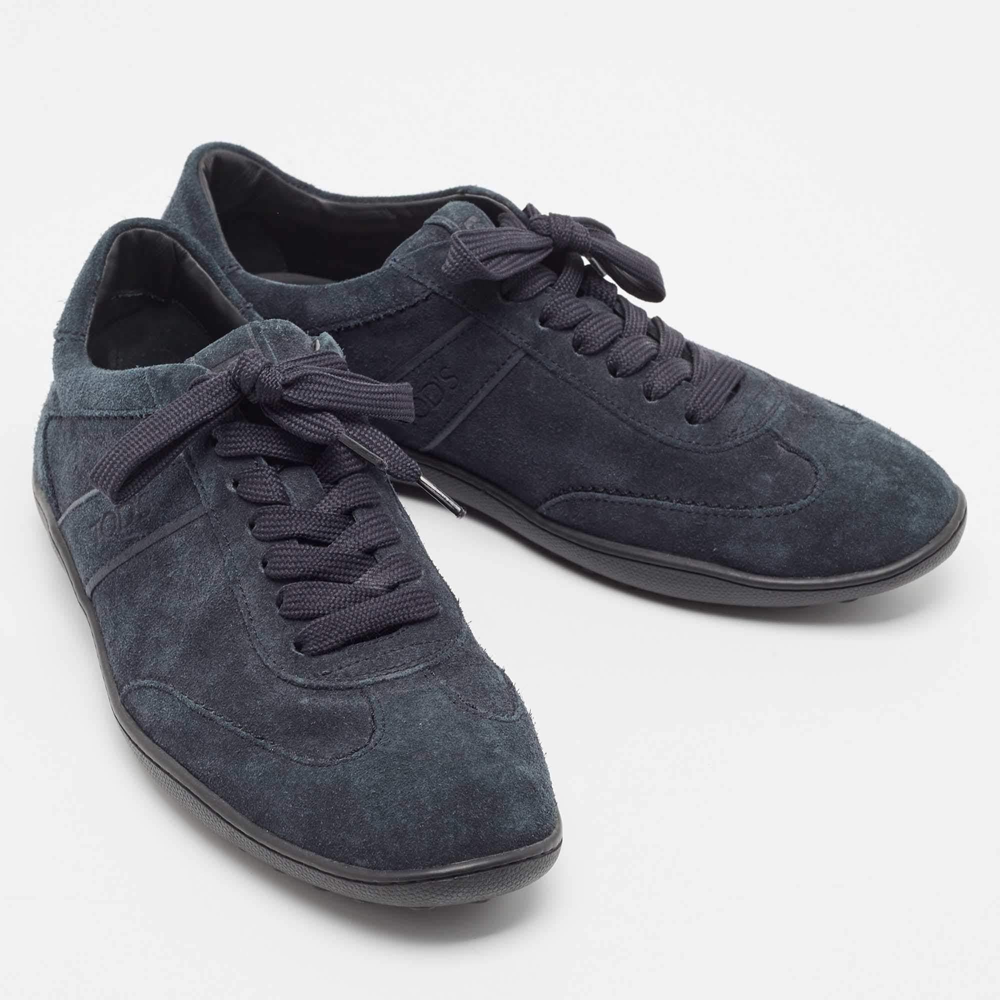 Tods Blue Suede Low Top Sneakers Size 39.5 In Good Condition For Sale In Dubai, Al Qouz 2