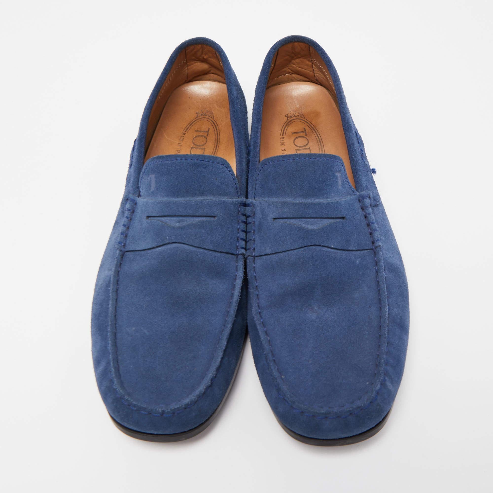Tod's Blue Suede Penny Loafers Size 41 In Good Condition For Sale In Dubai, Al Qouz 2