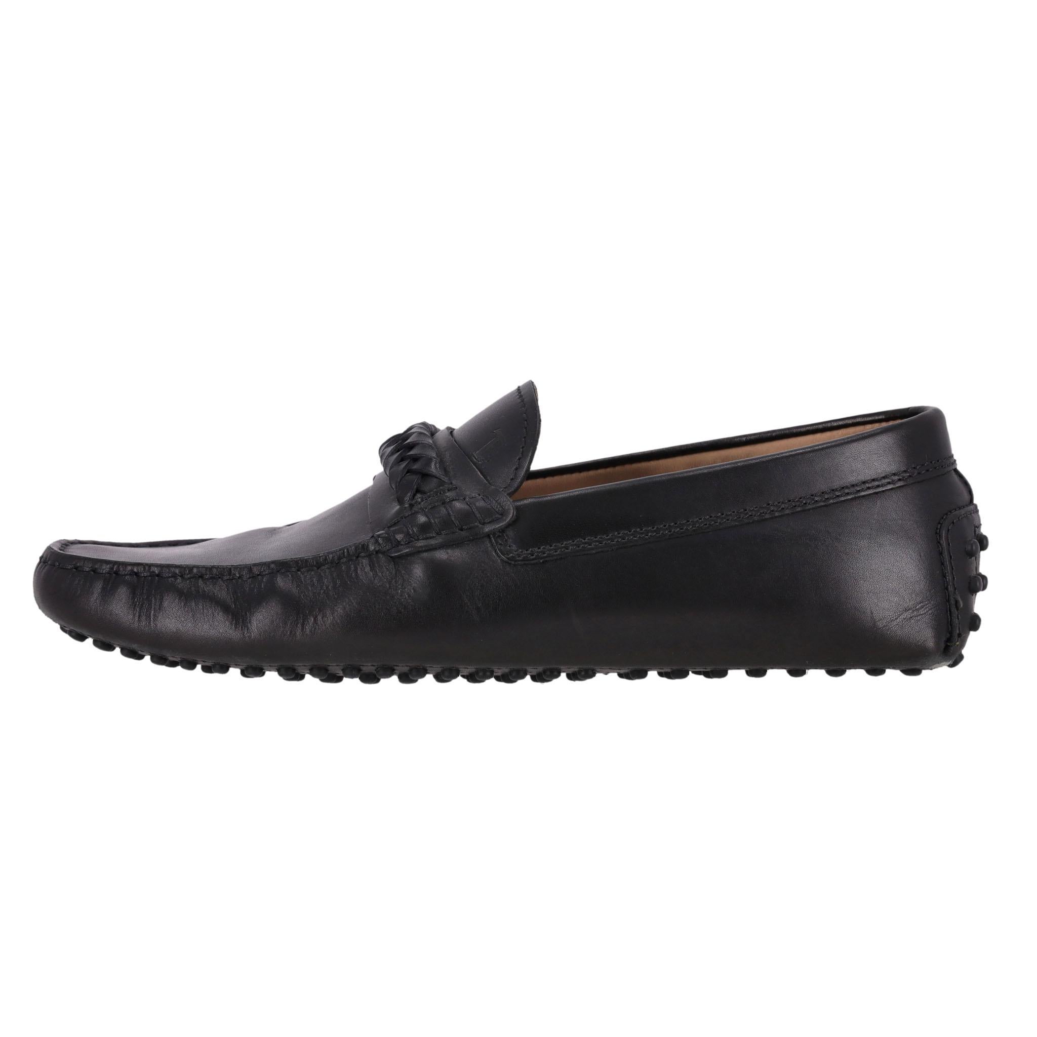 Tod's Braided Detail Leather Loafers

Black loafers crafted from leather with braided leather detail and logo embossment to the tongue.

Featuring rubber soles with iconic pebbles. Rrp Approx. £640

Size – 6.5UK - 40EU

Condition – Good (Some signs