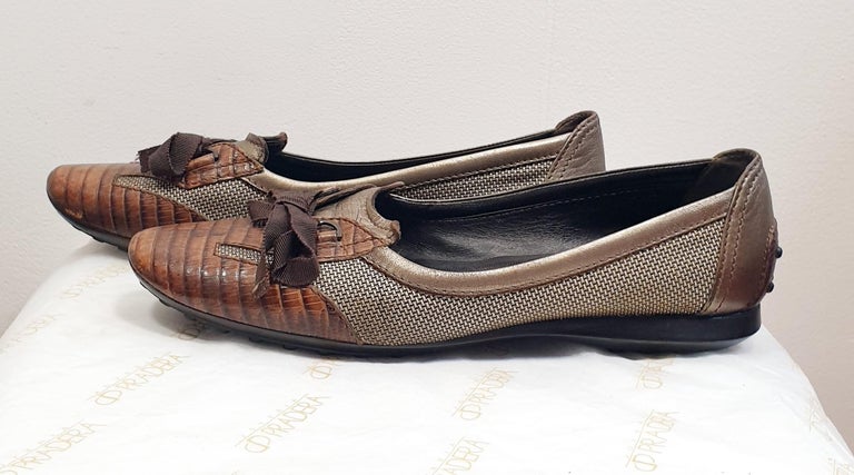 TOD'S brown ballerinas with  round toe and lace  bow In Excellent Condition For Sale In  Bilbao, ES