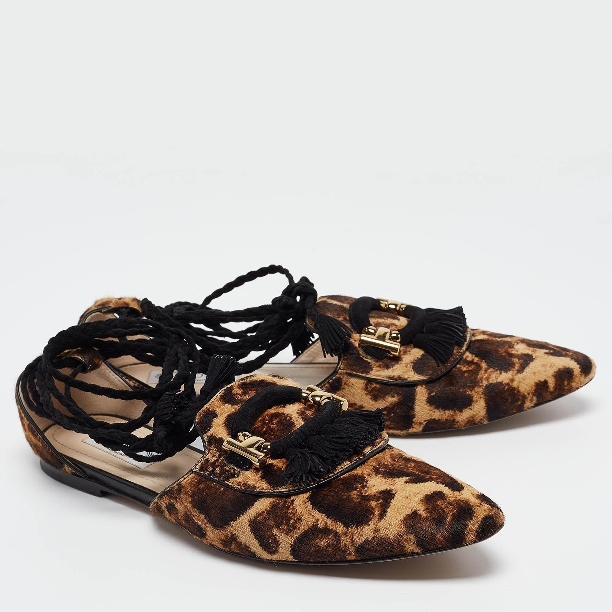Tod's Brown/Beige Animal Print Calf Hair Ankle Tie Flats Size 38.5 In Good Condition For Sale In Dubai, Al Qouz 2