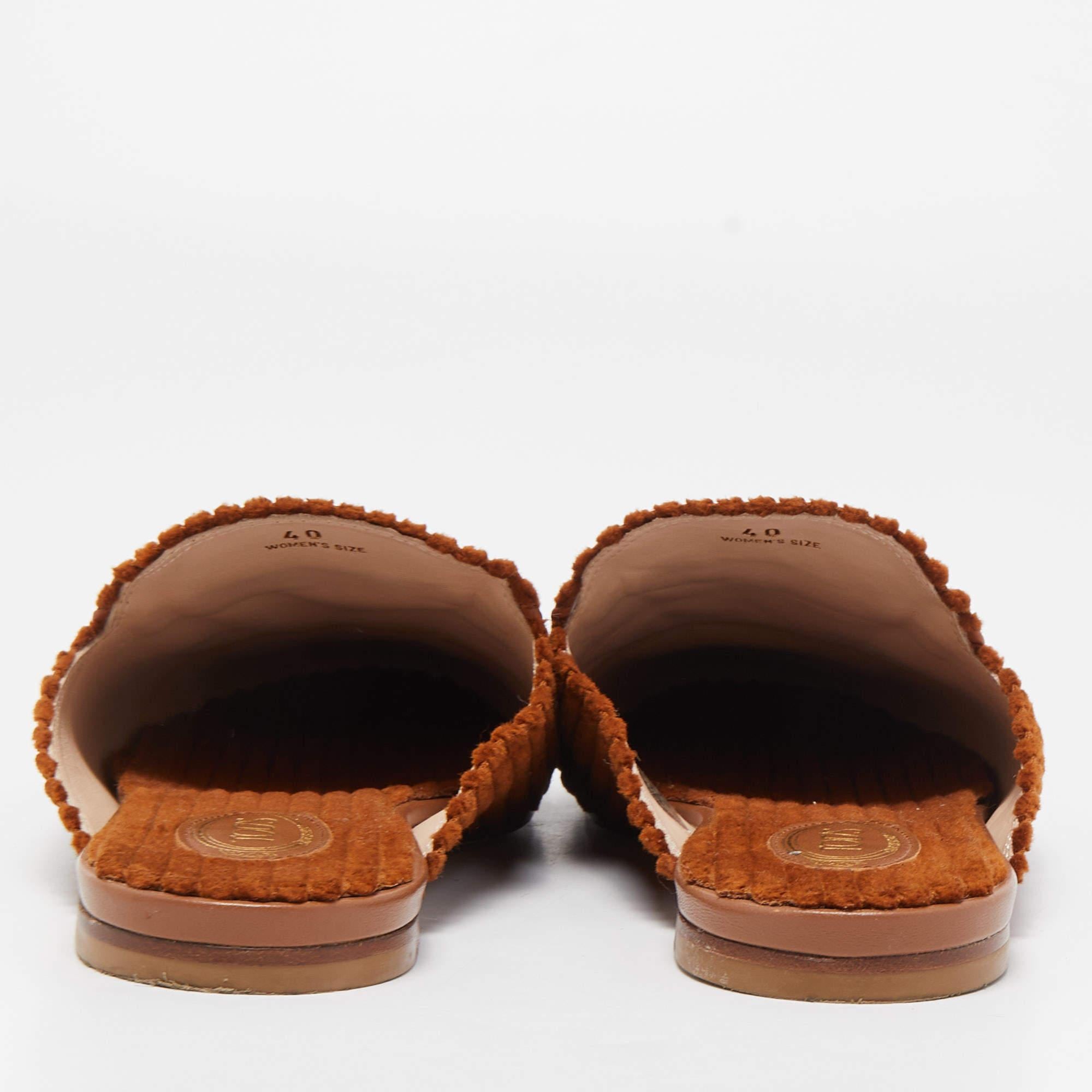 Tod's Brown Corduroy Fabric Flat Mules Size 40 In Good Condition For Sale In Dubai, Al Qouz 2