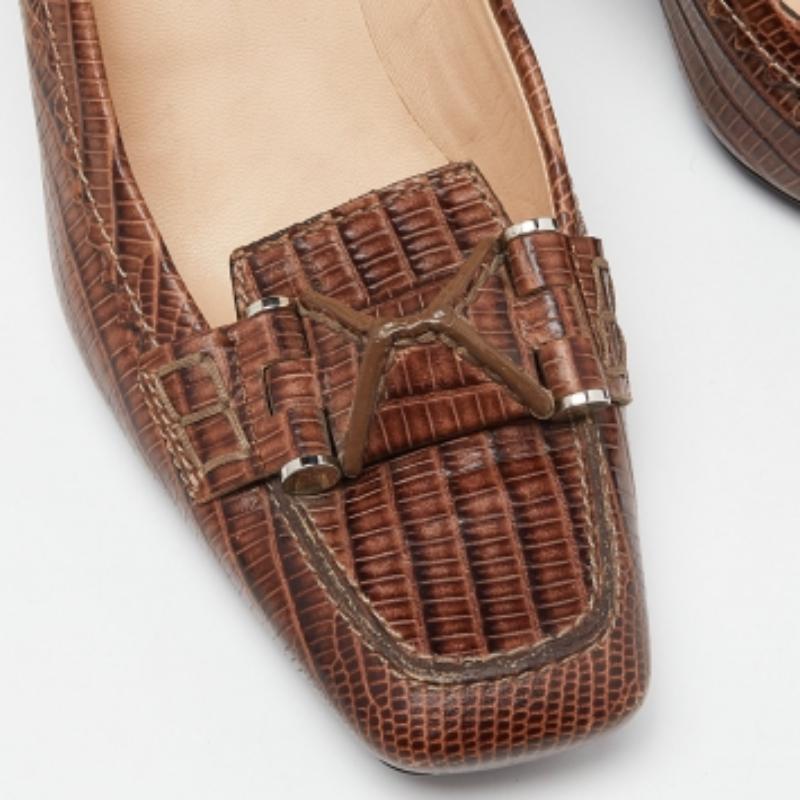 Tod's - Pumps a punta quadrata in pelle marrone goffrata Taglia 36,5 In condizioni buone in vendita a Dubai, Al Qouz 2
