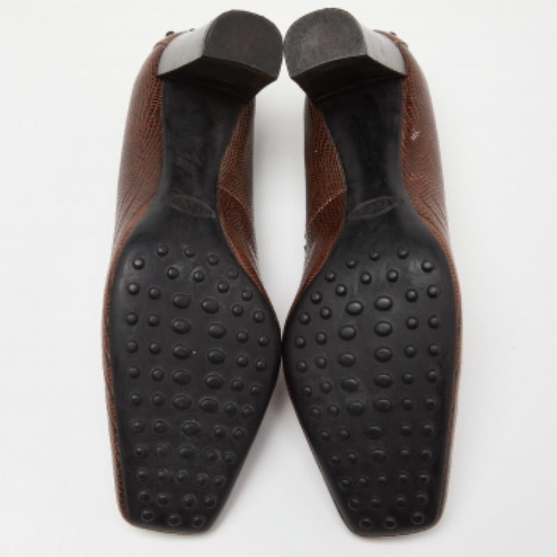 Tod's - Pumps a punta quadrata in pelle marrone goffrata Taglia 36,5 in vendita 2