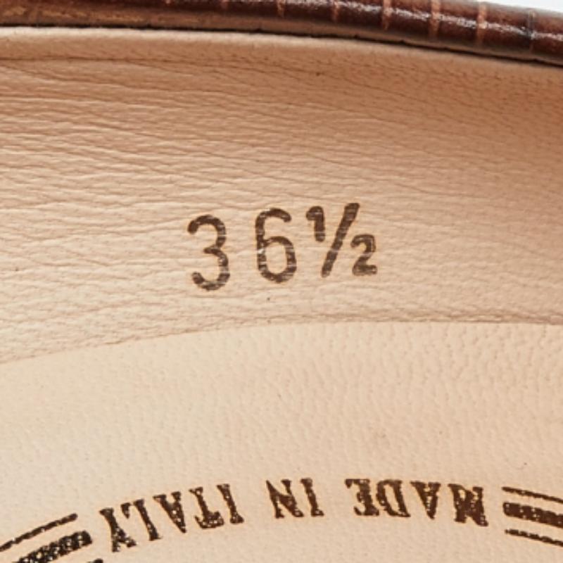 Tod's - Pumps a punta quadrata in pelle marrone goffrata Taglia 36,5 in vendita 3