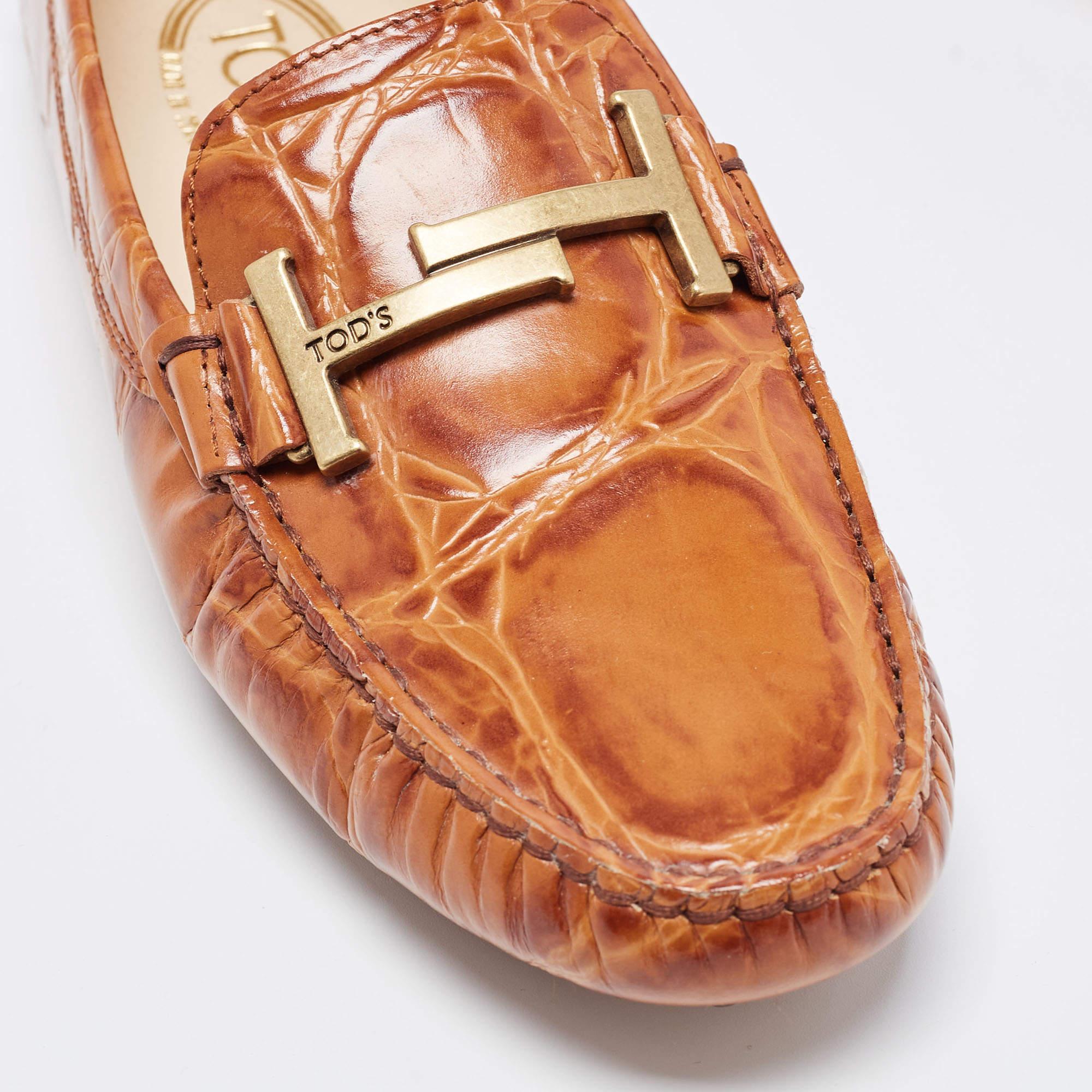 Tod's Brown Crocodile Embossed Leather Double T Slip On Loafers Size 39 In Excellent Condition In Dubai, Al Qouz 2