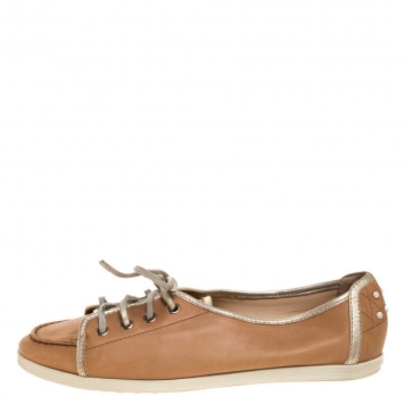 Tod's - Baskets à lacets en cuir marron/doré - Taille 38 Pour femmes en vente