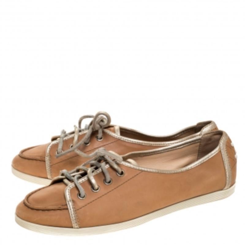Tod's - Baskets à lacets en cuir marron/doré - Taille 38 en vente 1