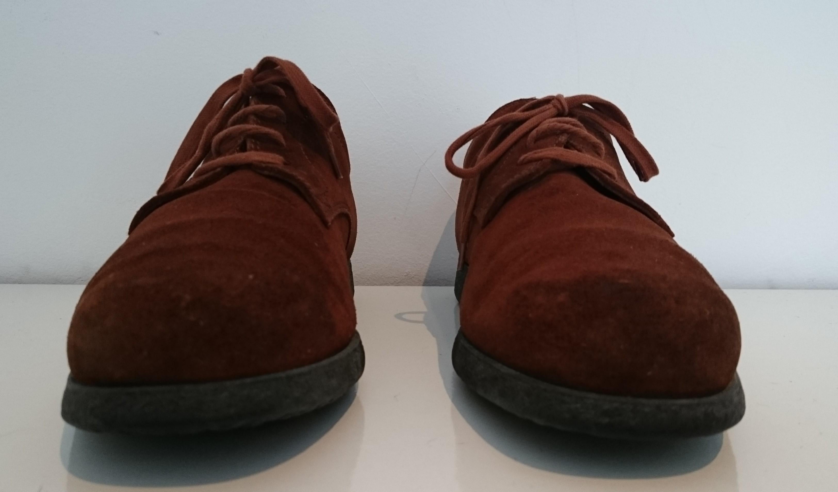 Tod's Laced Stringed Shoes for Men. 
Suede & Leather.
Color: Brown
Conditions: Excellent 
Size 8 (UK)

