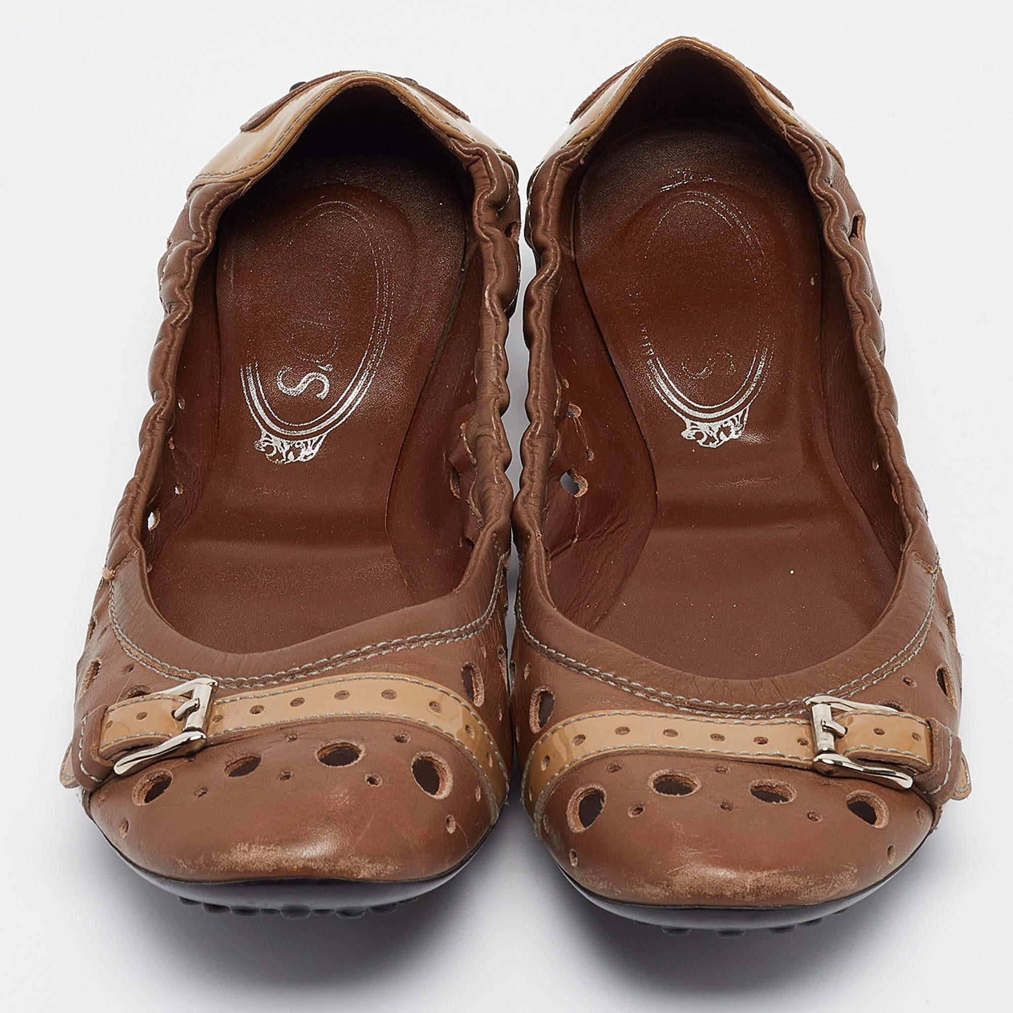 Marrone Tod's Ballerine in pelle marrone taglio laser misura 37,5 in vendita