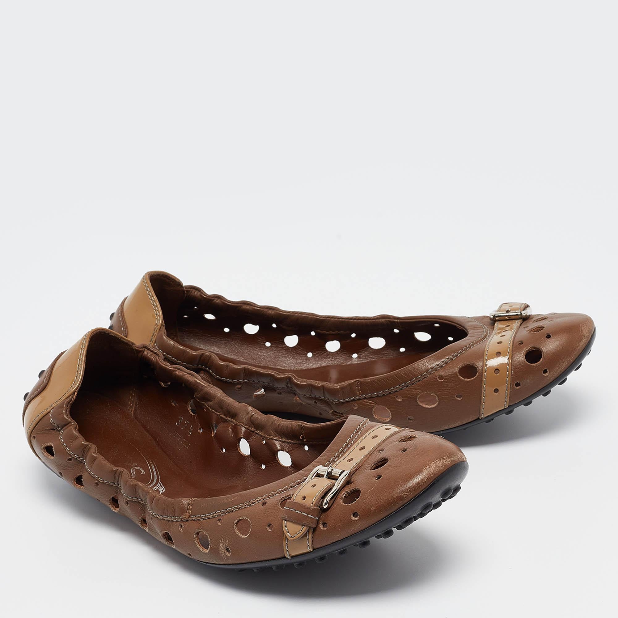 Tod's Ballerine in pelle marrone taglio laser misura 37,5 In condizioni buone in vendita a Dubai, Al Qouz 2