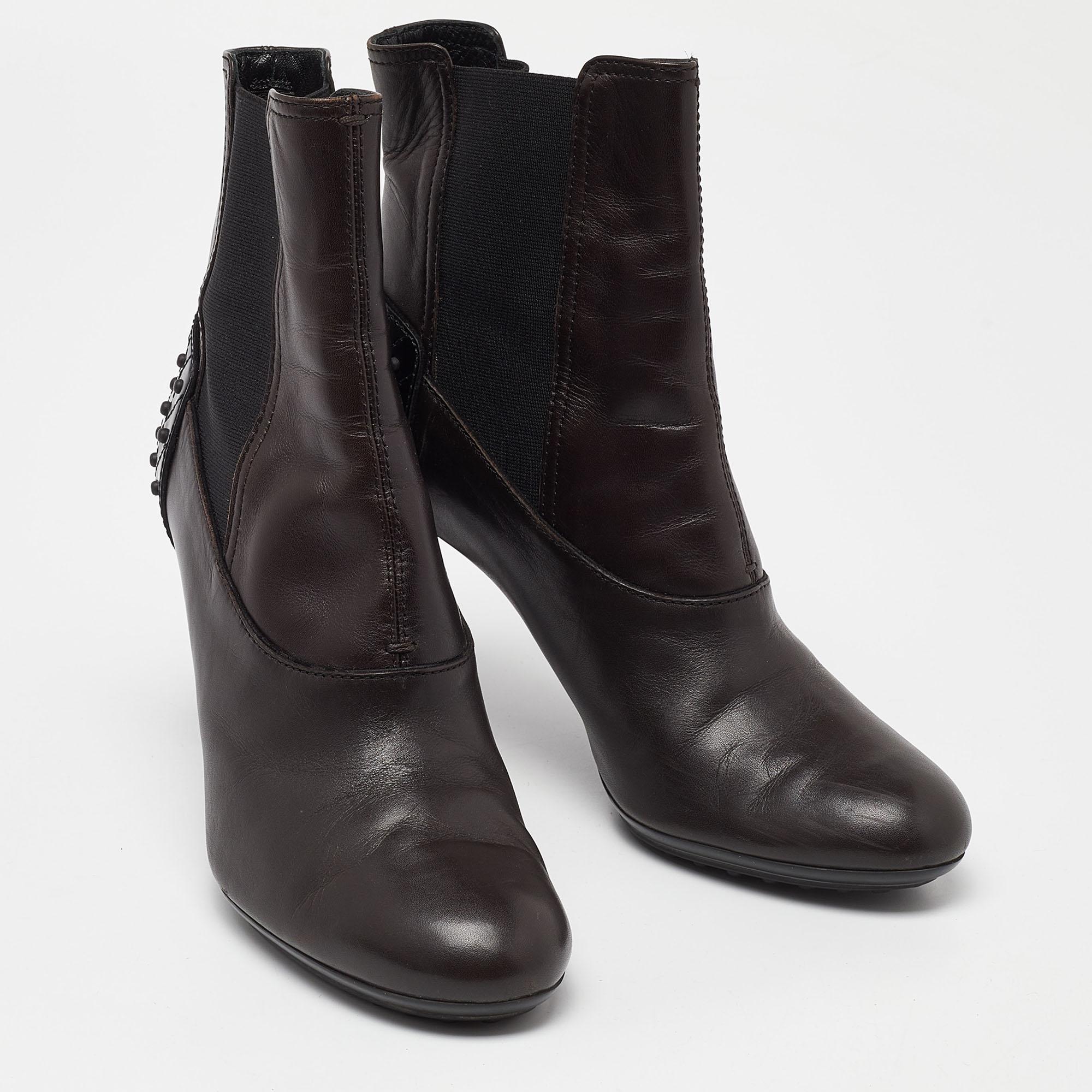 Tod's Brown Leather Ankle Booties Size 37.5 In Good Condition For Sale In Dubai, Al Qouz 2