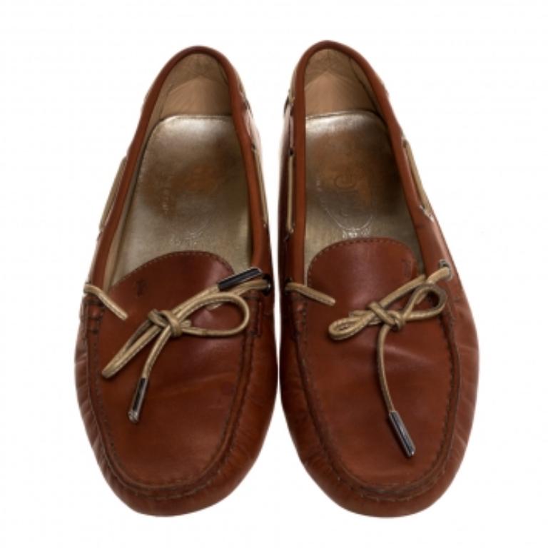 Tod's Brown Leather Bow Slip On Loafers Size 37.5 In Fair Condition For Sale In Dubai, Al Qouz 2