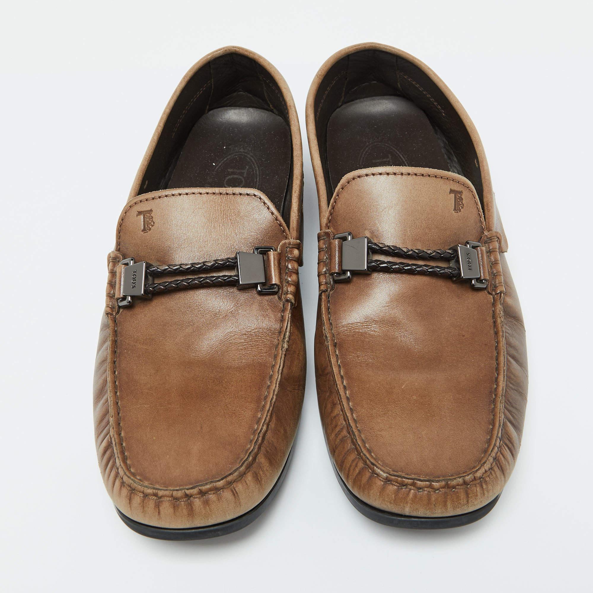 Tod's Brown Leather Buckle Detail Loafers Size 41.5 In Fair Condition For Sale In Dubai, Al Qouz 2
