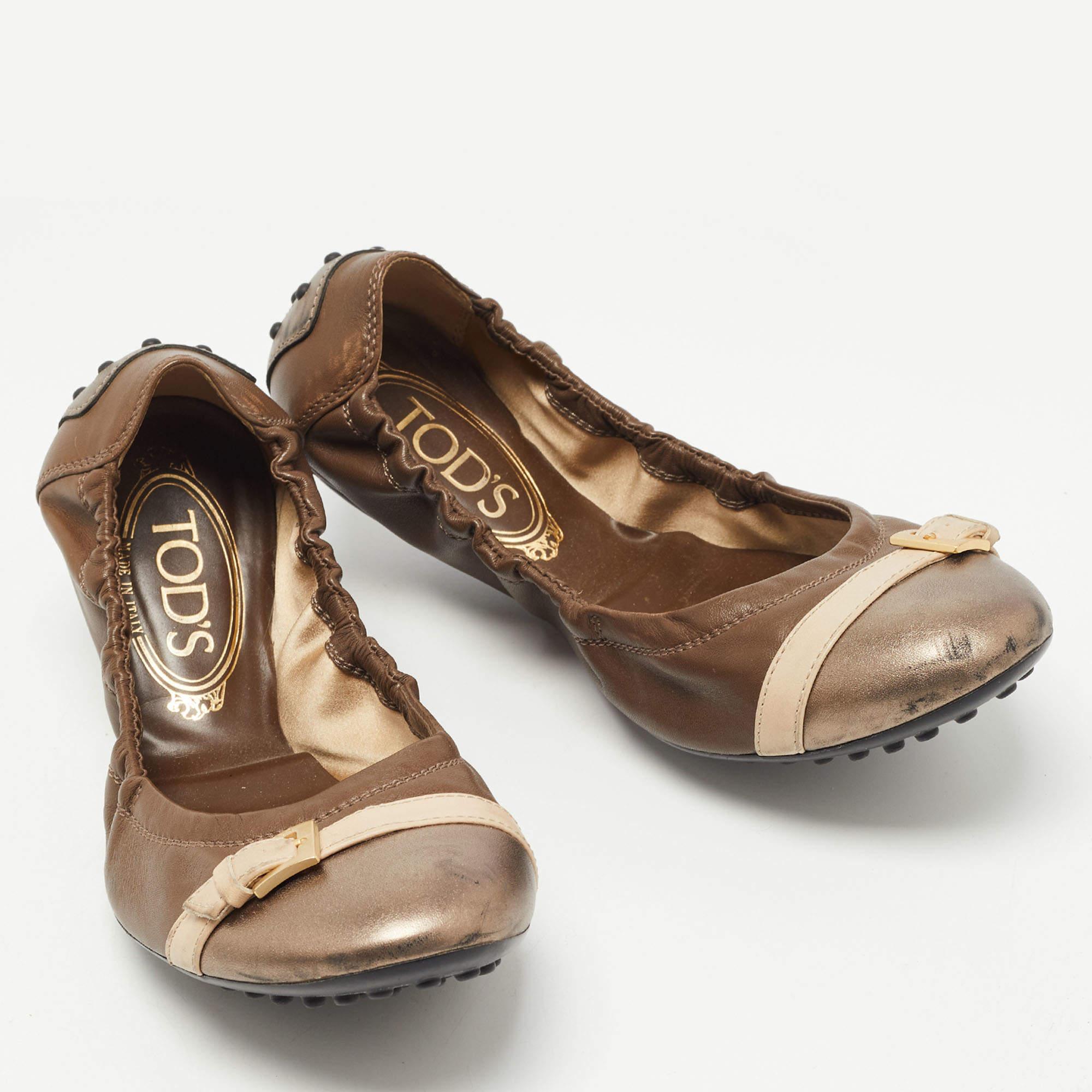 Tod's Brown/ Leather Cap Toe Buckle Detail Scrunch Ballet Flats Size 38.5 For Sale 1