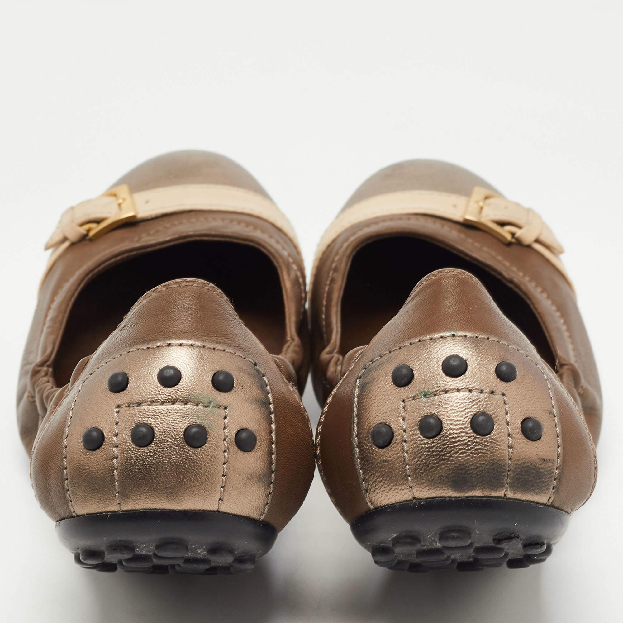 Tod's Brown/ Leather Cap Toe Buckle Detail Scrunch Ballet Flats Size 38.5 For Sale 2