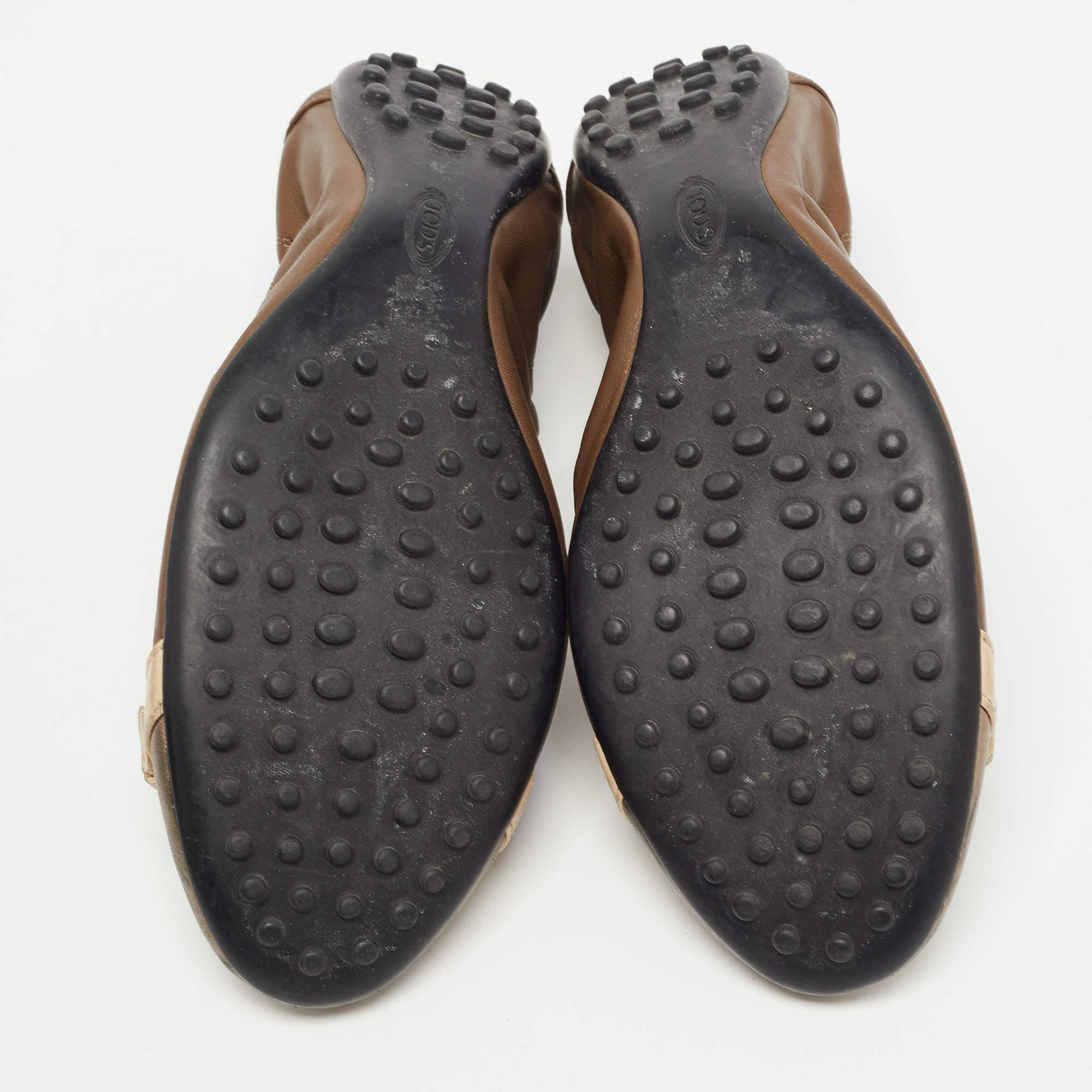 Tod's Brown/ Leather Cap Toe Buckle Detail Scrunch Ballet Flats Size 38.5 For Sale 3