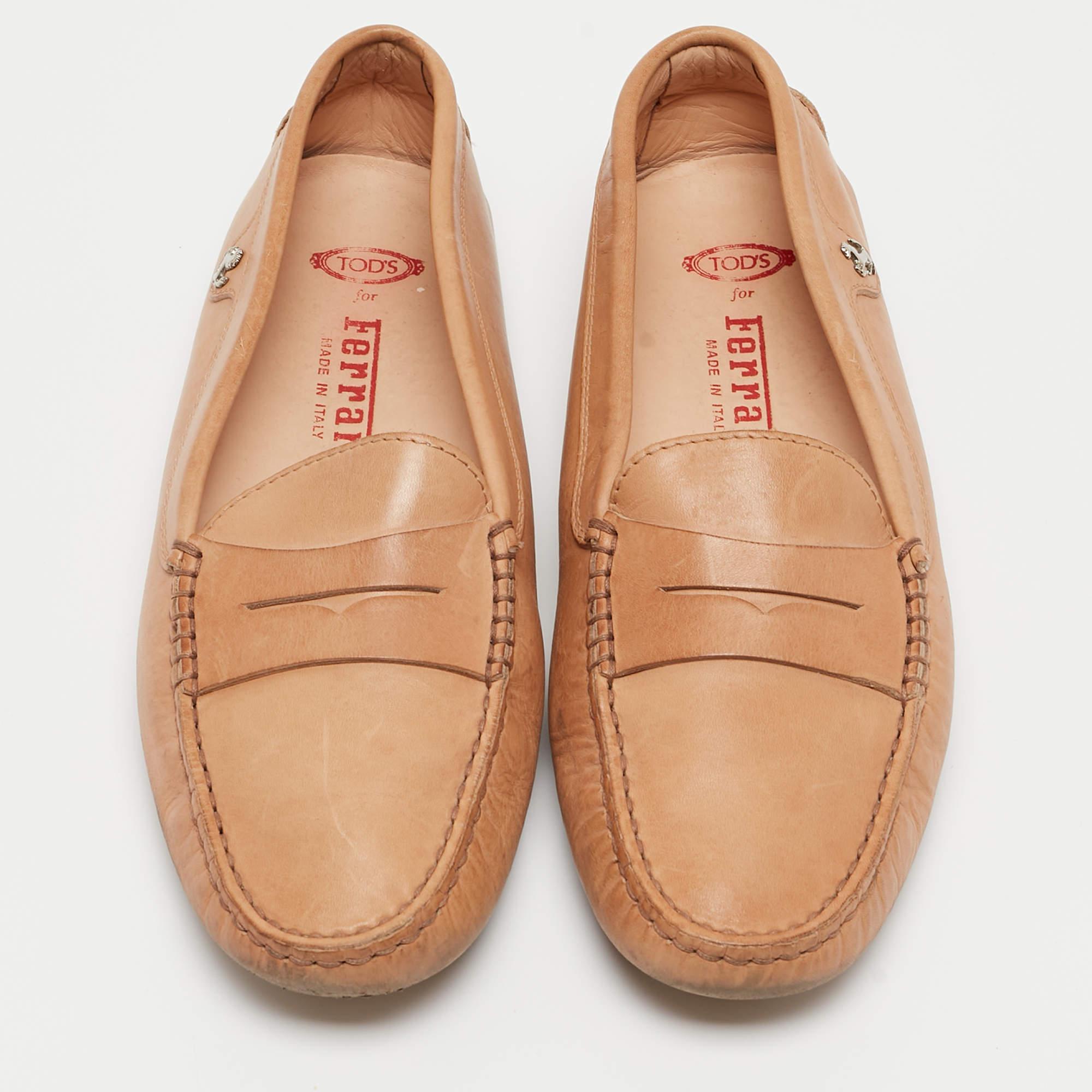 Beige Mocassini Tod's in pelle marrone FerrariTaglia 37 in vendita