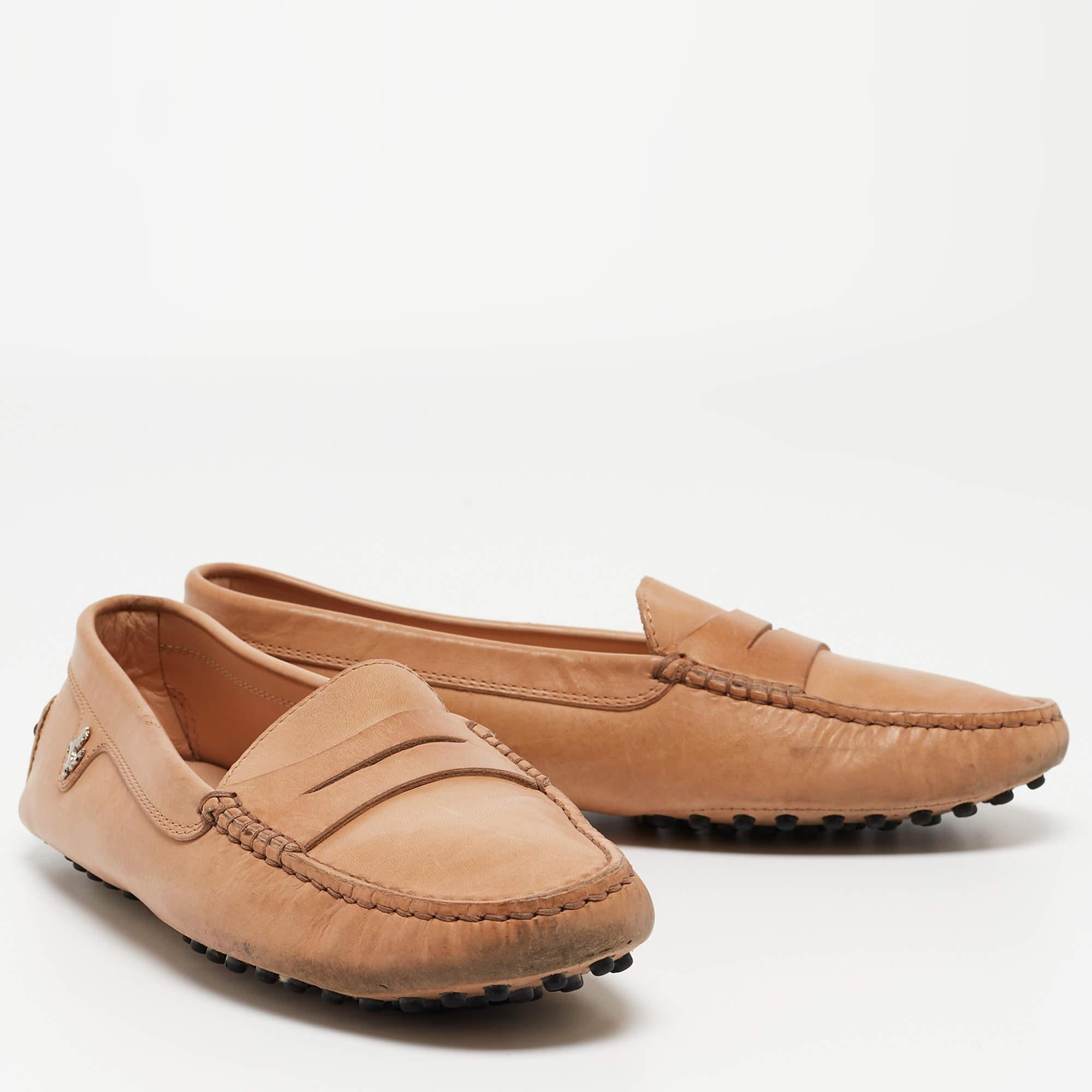 Mocassini Tod's in pelle marrone FerrariTaglia 37 In condizioni buone in vendita a Dubai, Al Qouz 2