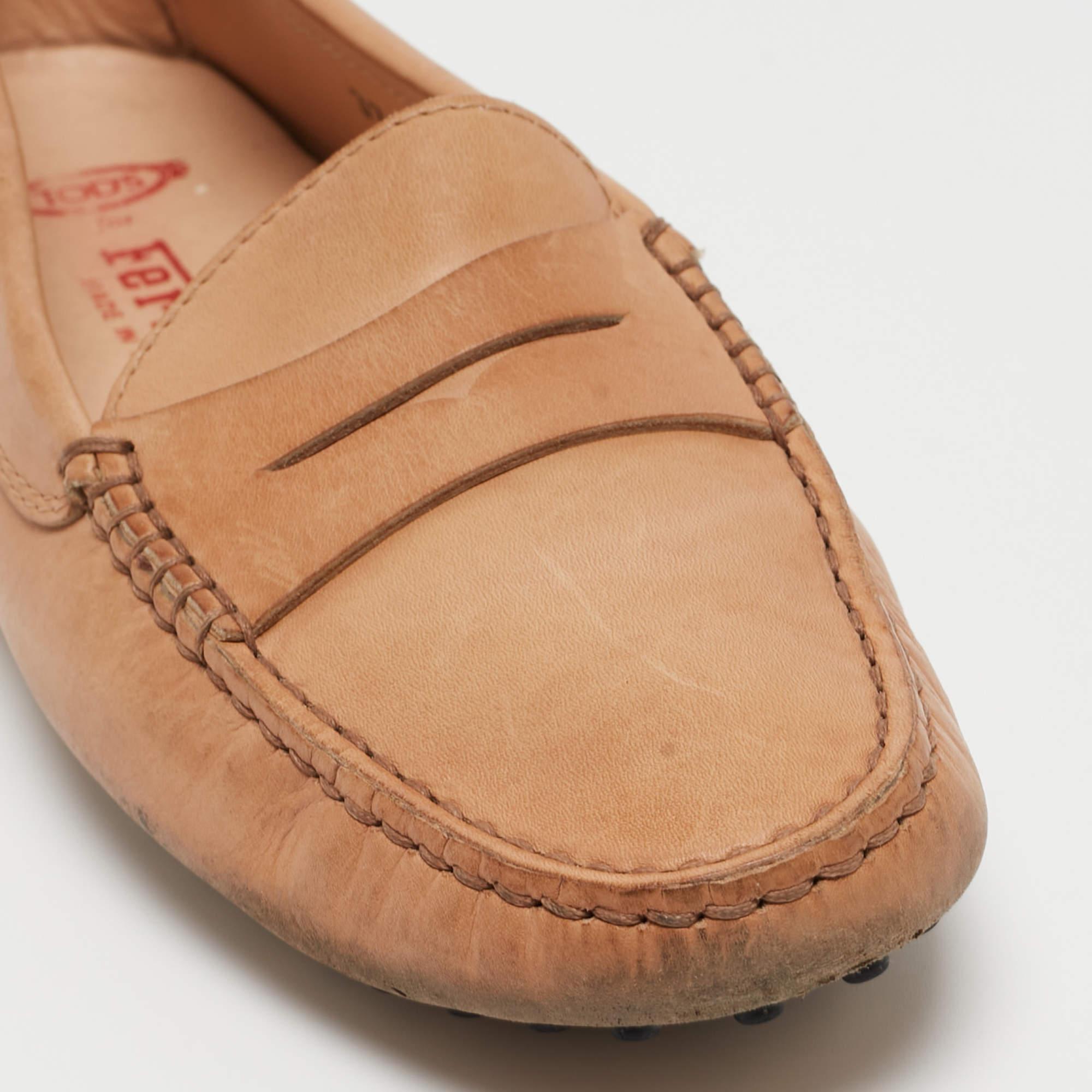 Mocassini Tod's in pelle marrone FerrariTaglia 37 in vendita 3