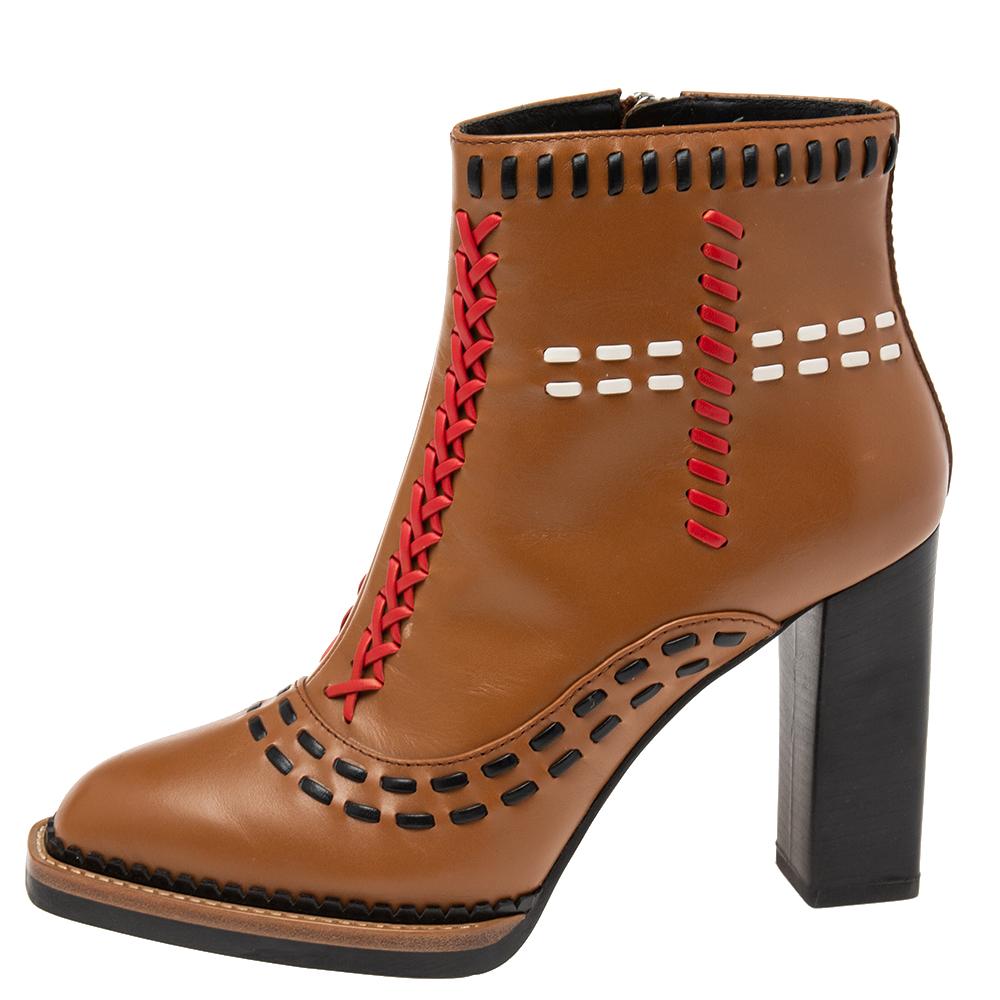 Contemporary and stylish, these ankle boots from the House of Tod's will add a classy edge to your outfit. They have been created using brown leather and augmented with contrasting cross-stitch details. They are finished with pointed toes and block
