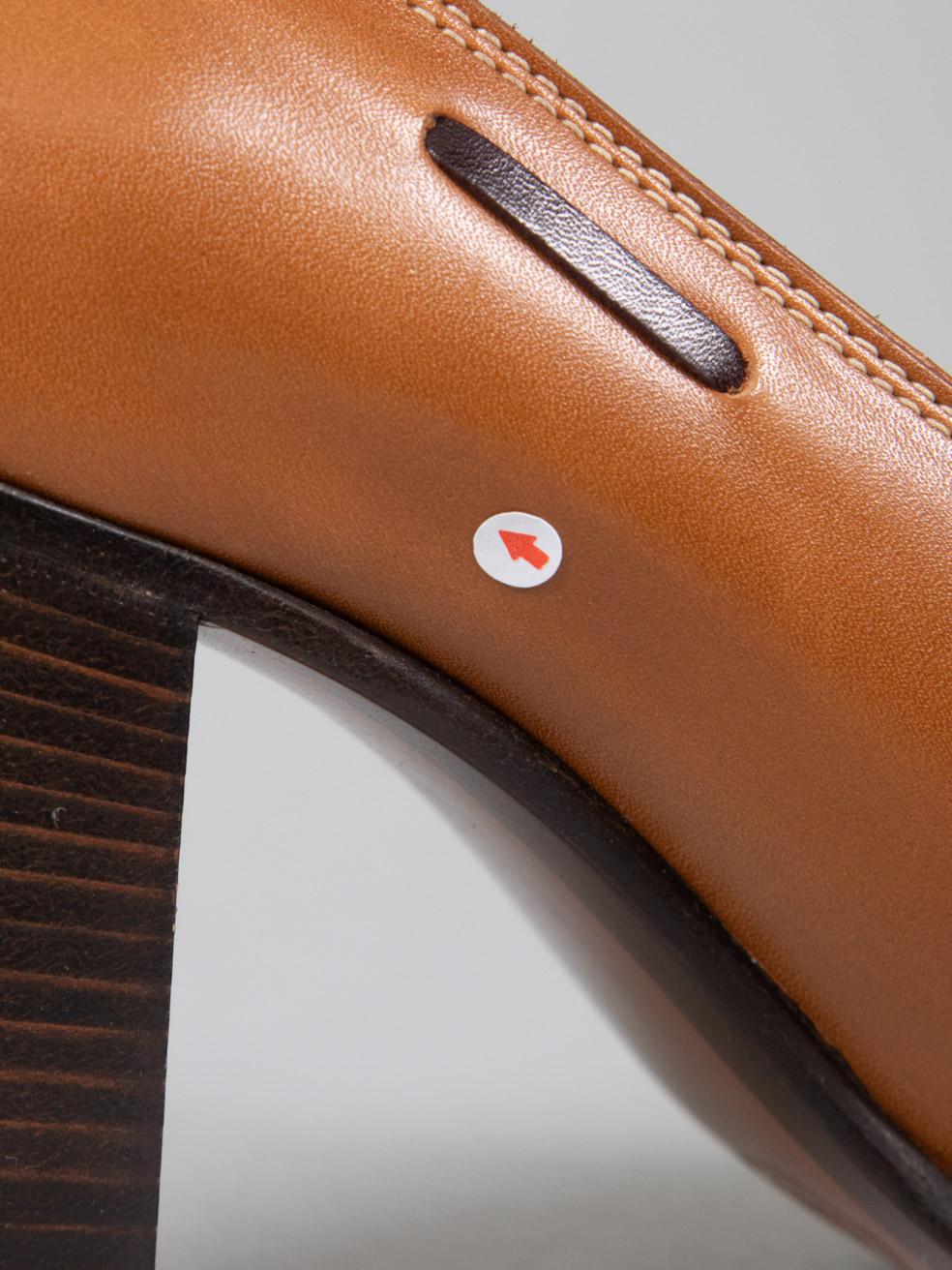 Tod's Escarpins mocassins en cuir Brown Taille IT 36.5 en vente 5