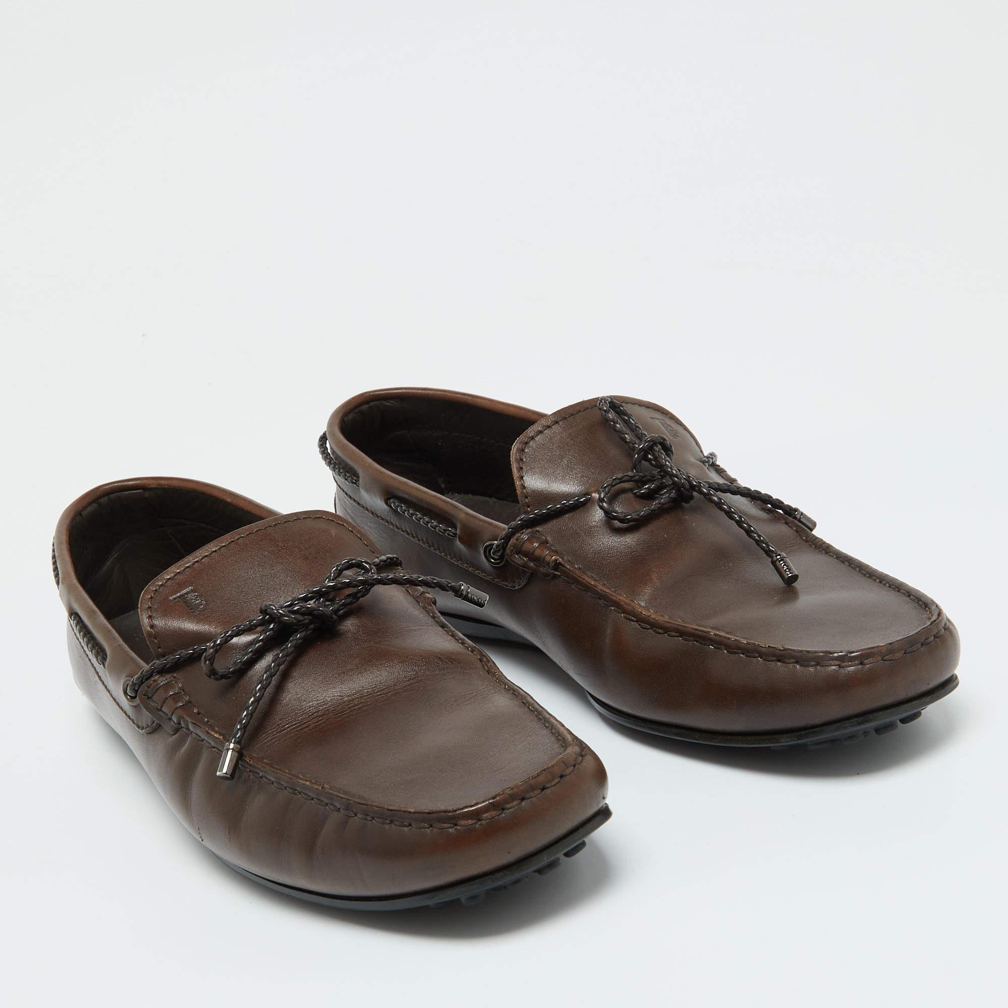 Tod's Brown Leather Loafers Size 41.5 In Good Condition For Sale In Dubai, Al Qouz 2