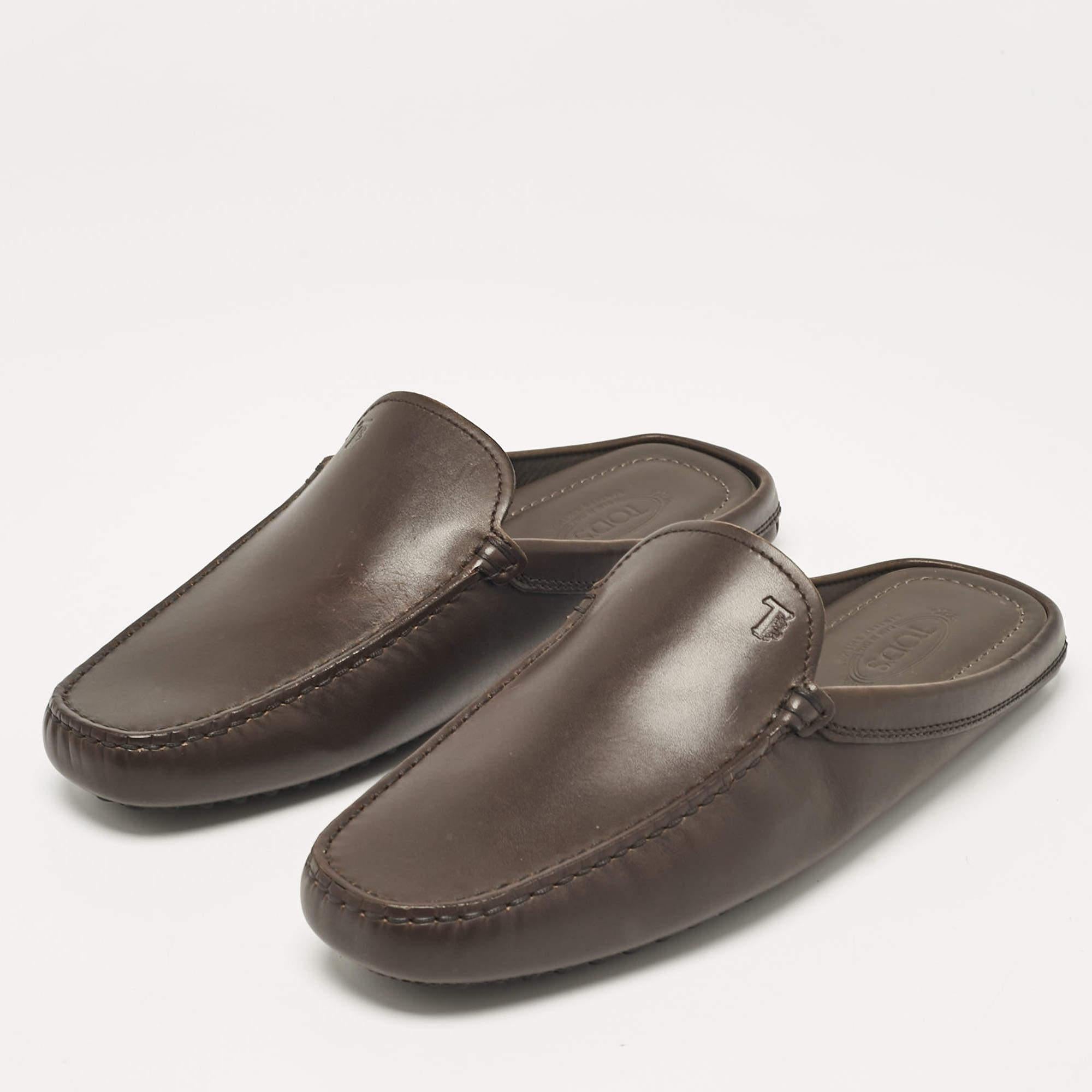 Let comfort and classic style be yours with these Tods mules for men. Crafted with skill the high quality shoes have the perfect construction to take you through the day with ease.