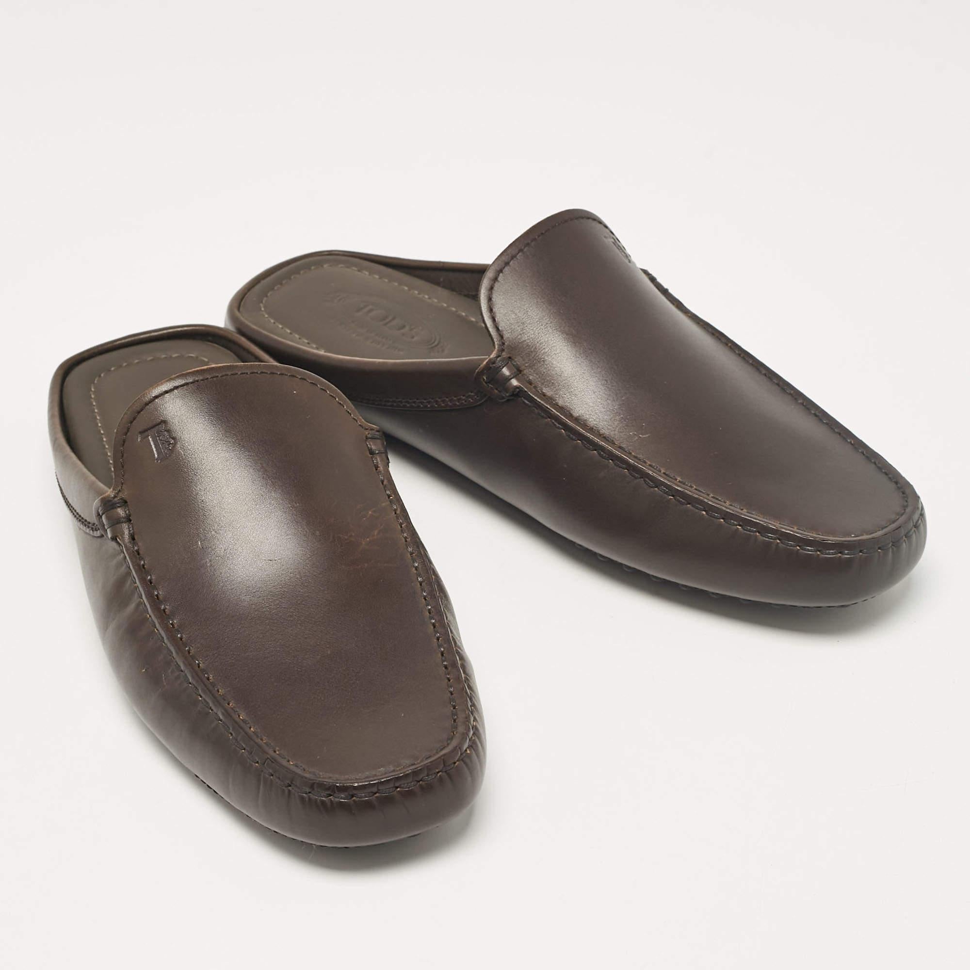 Tod's Brown Leather Mules Size 39.5 In Excellent Condition For Sale In Dubai, Al Qouz 2