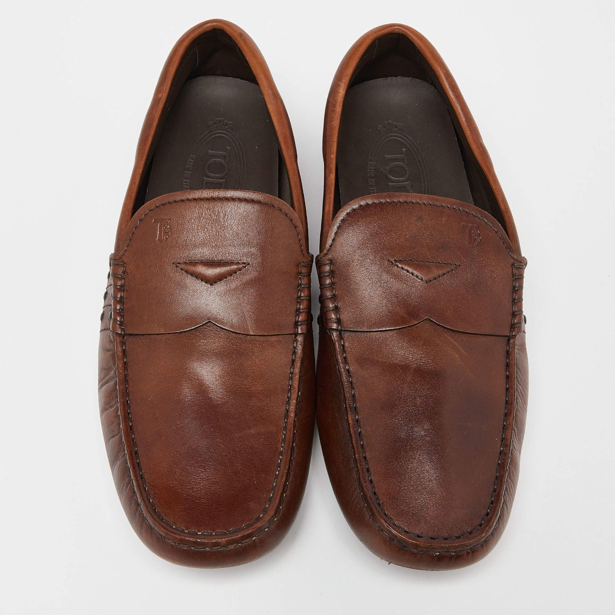 Tod's Brown Leather Penny Loafers Size 39.5 In Good Condition For Sale In Dubai, Al Qouz 2