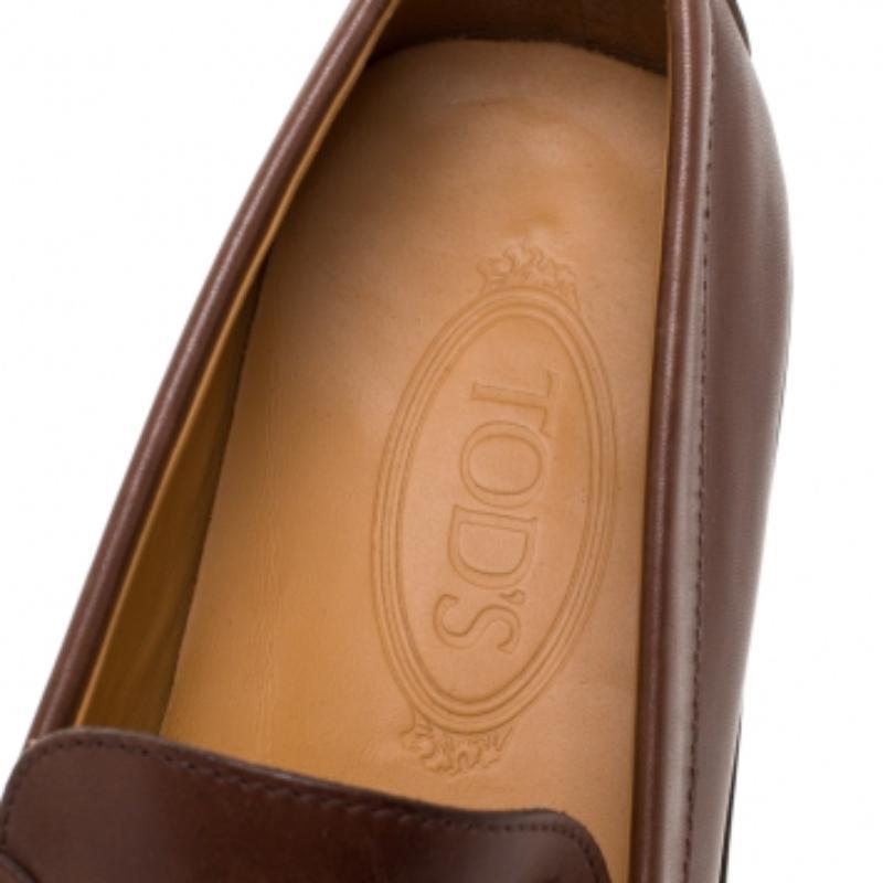 Tod's Brown Leather Penny Loafers Size 39.5 In condizioni buone in vendita a Dubai, Al Qouz 2
