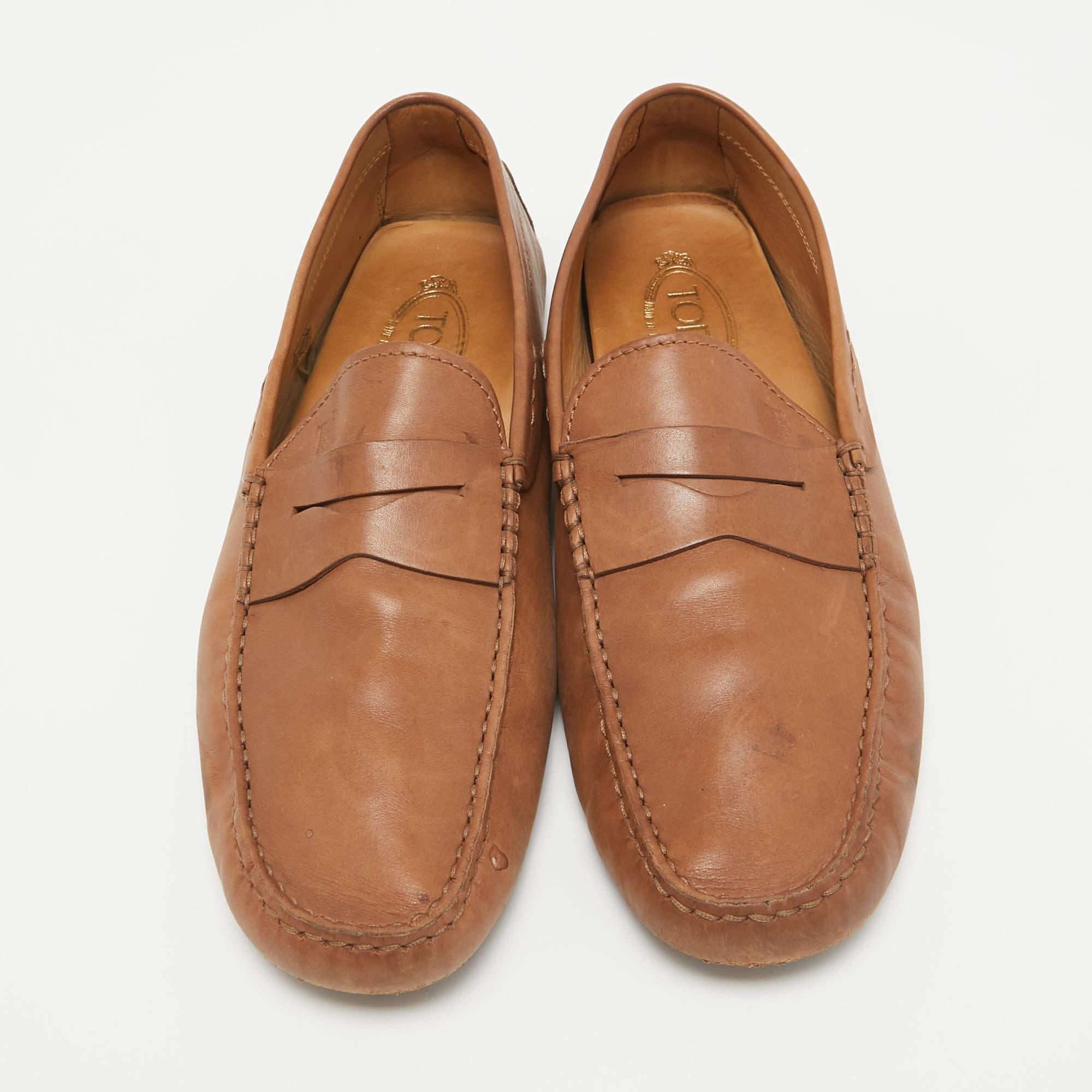 Tod's Brown Leather Penny Loafers Size 44.5 In Fair Condition For Sale In Dubai, Al Qouz 2