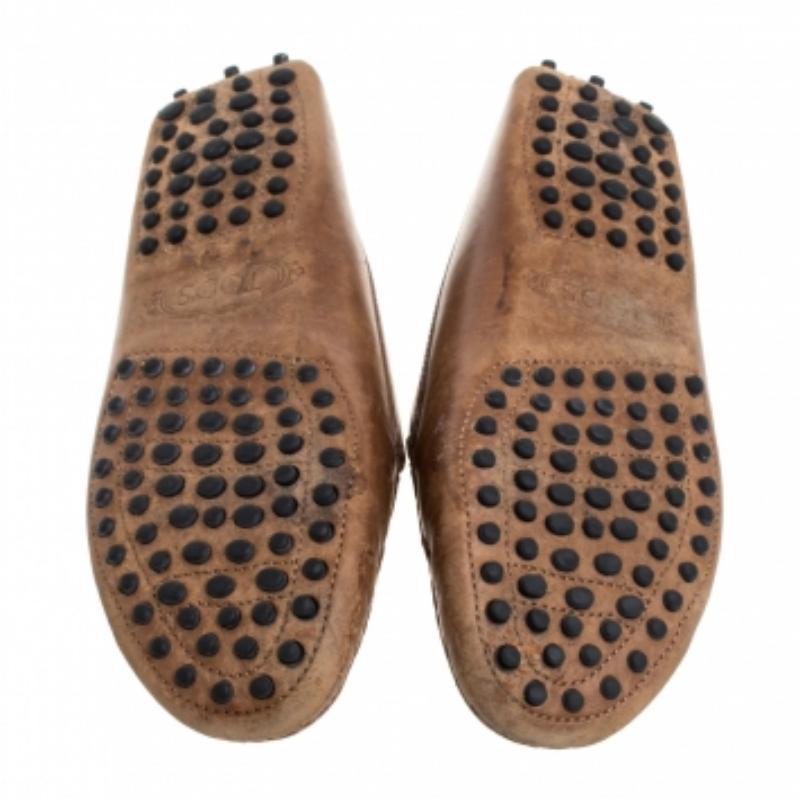 Tod's Brown Leather Penny Slip On Loafers Size 35 In Fair Condition For Sale In Dubai, Al Qouz 2