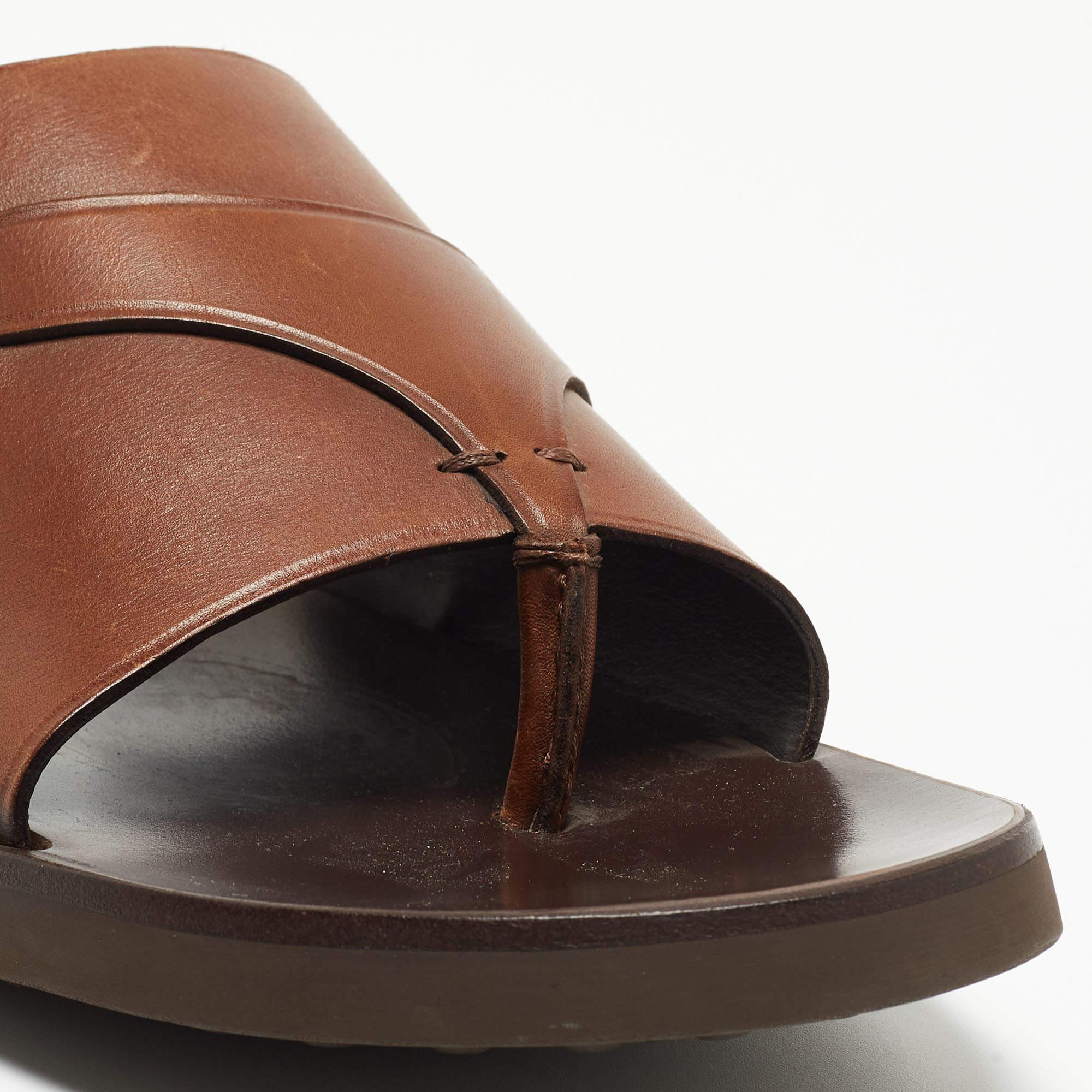 Tod's Brown Leather Slide Sandals Size 45.5 In Excellent Condition For Sale In Dubai, Al Qouz 2
