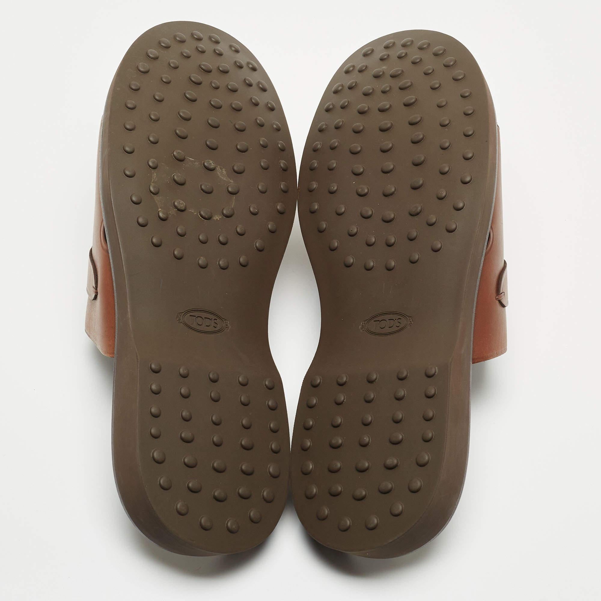 Tod's Brown Leather Slide Sandals Size 45.5 Neuf - En vente à Dubai, Al Qouz 2