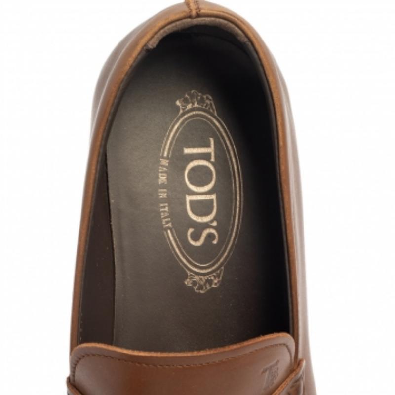 Nail every casual look with this pair of loafers from Tod's. Meticulously crafted from leather, they feature Penny keeper straps on the vamps and leather-lined insoles. The loafers are completed with rubber-pebbled outsoles.