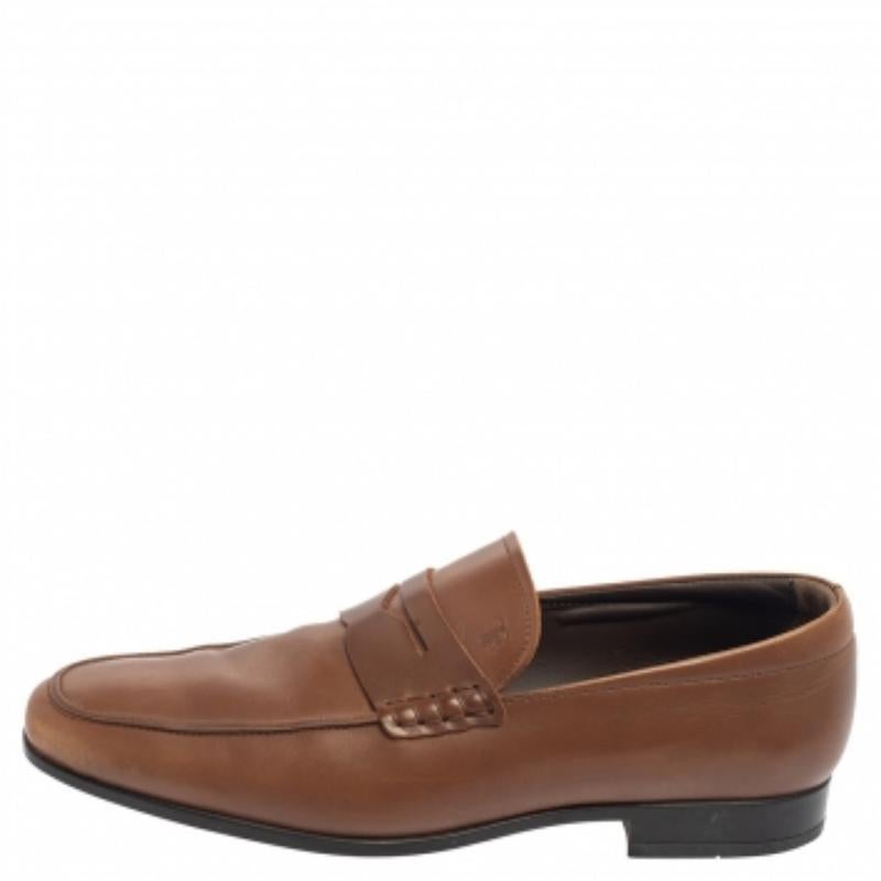 Tod's Brown Leather Slip On Loafers Size 39.5 In Good Condition For Sale In Dubai, Al Qouz 2